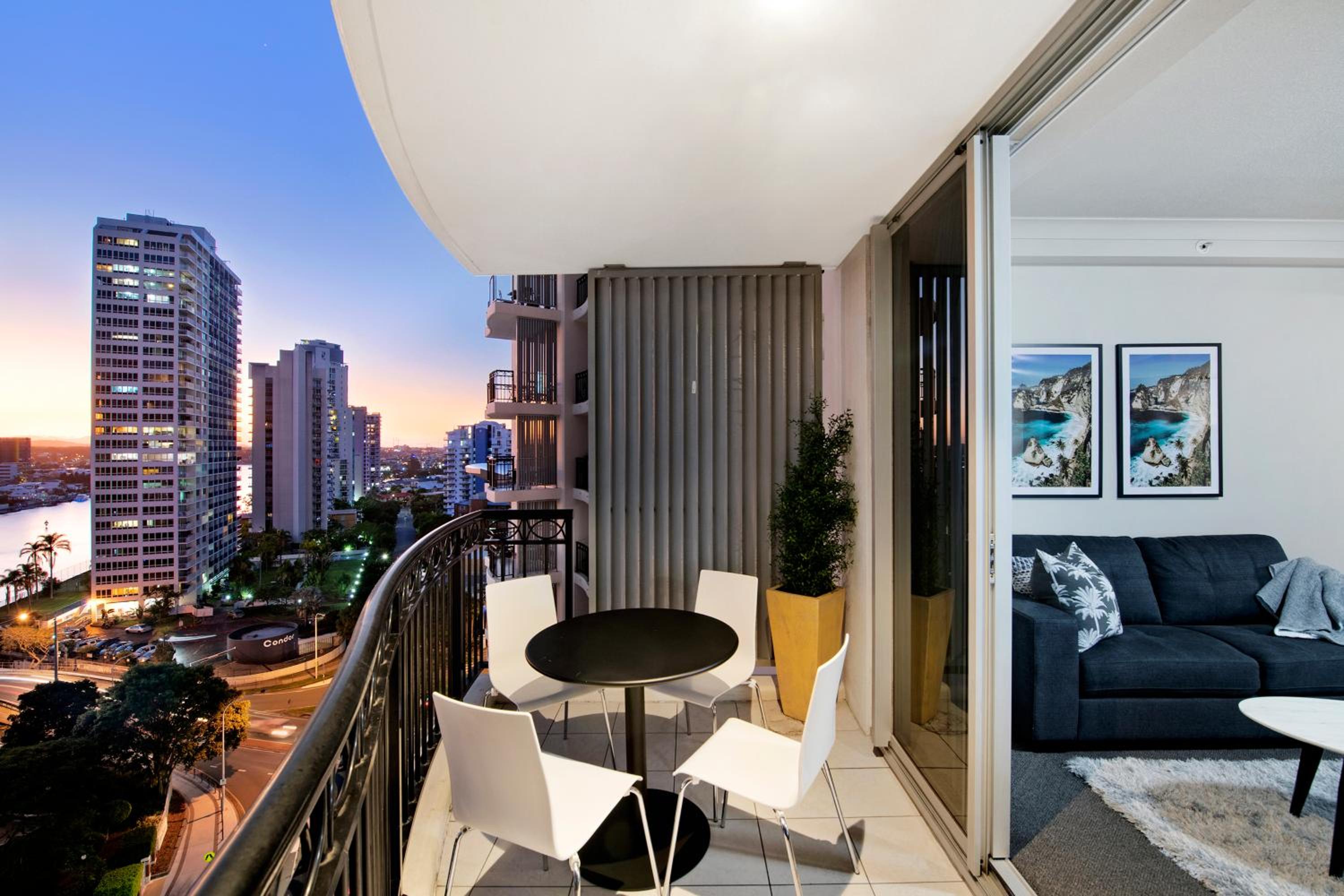 Chevron Renaissance Apartments - Hosted by Wow Stay