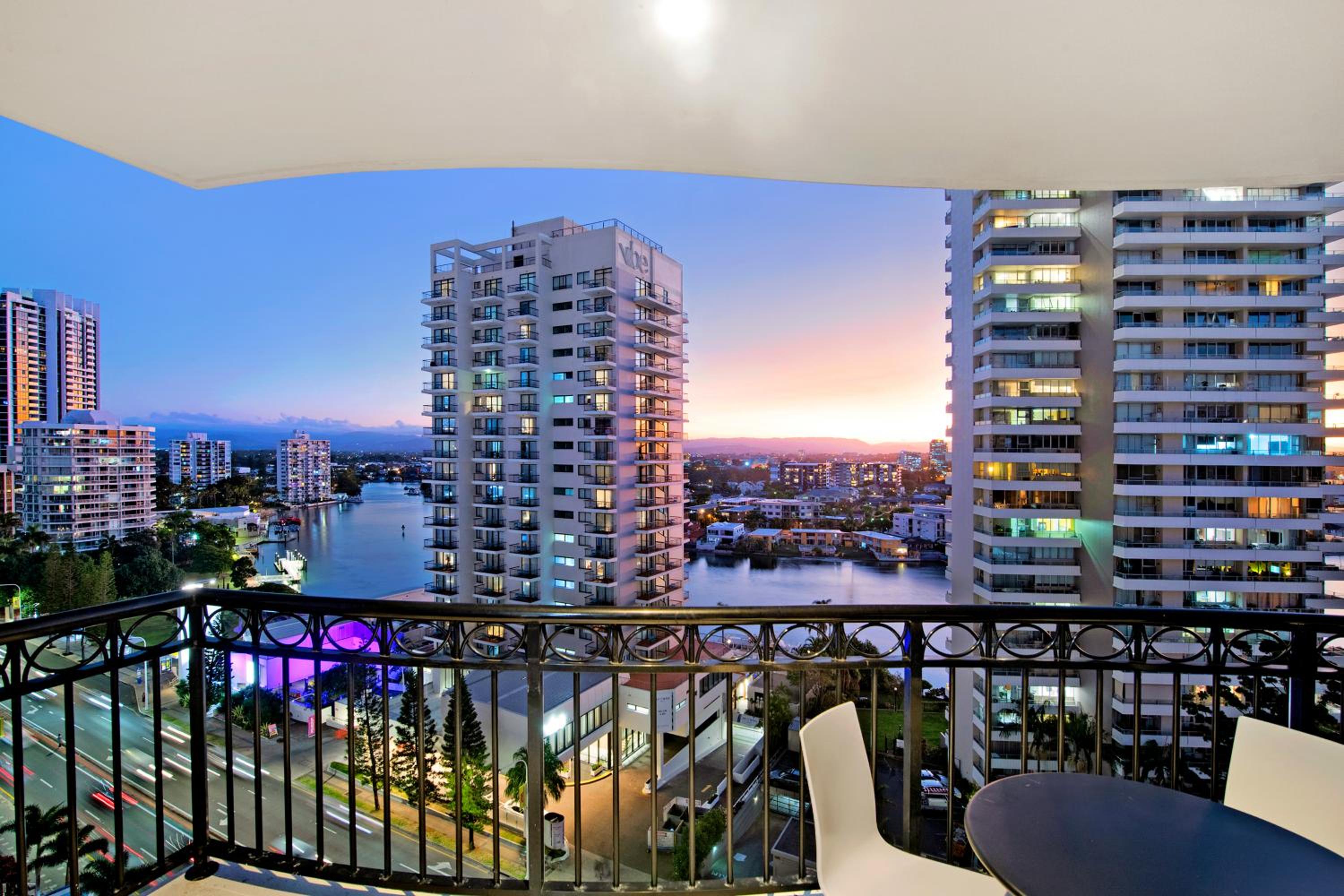 Chevron Renaissance Apartments - Hosted by Wow Stay