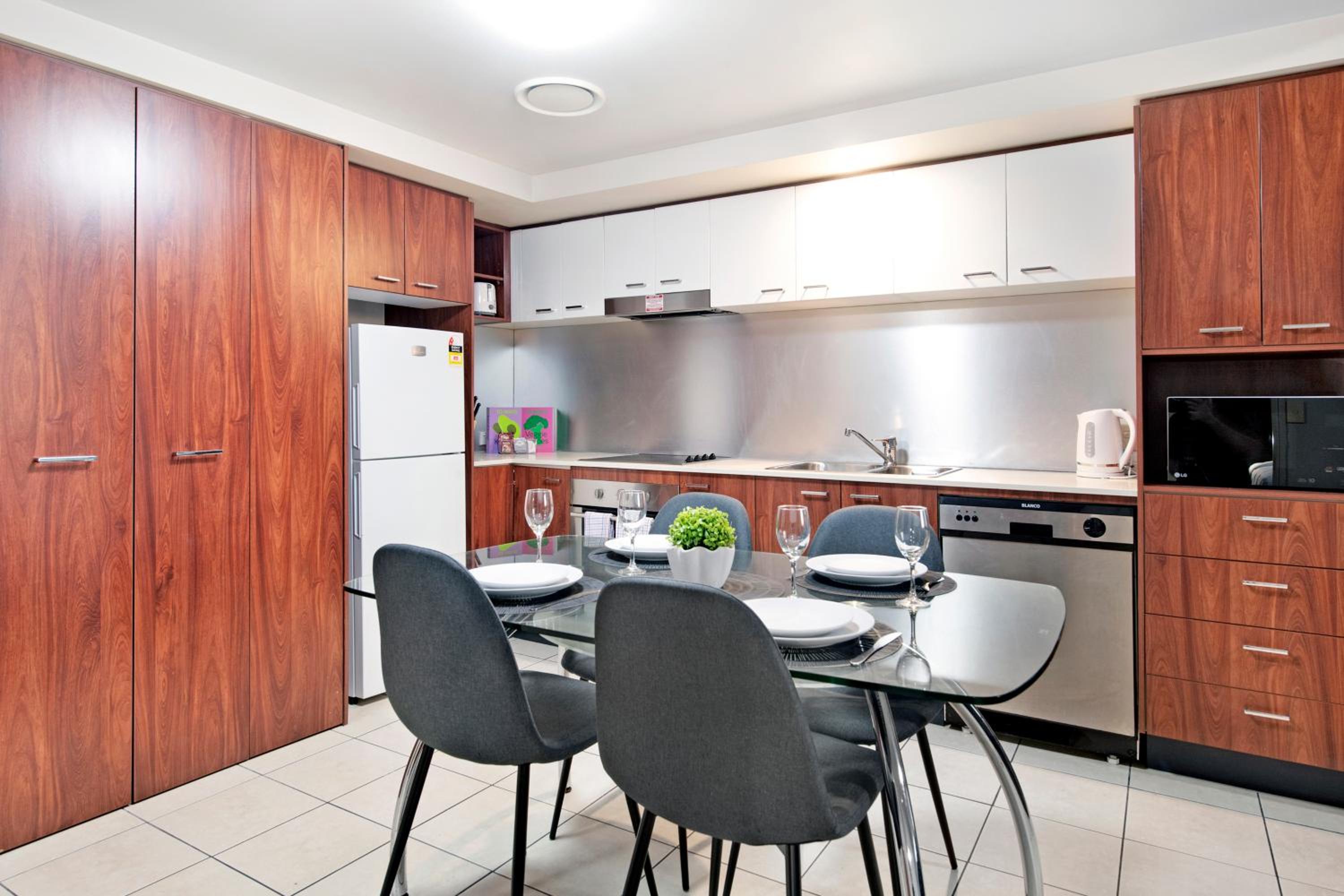 Chevron Renaissance Apartments - Hosted by Wow Stay