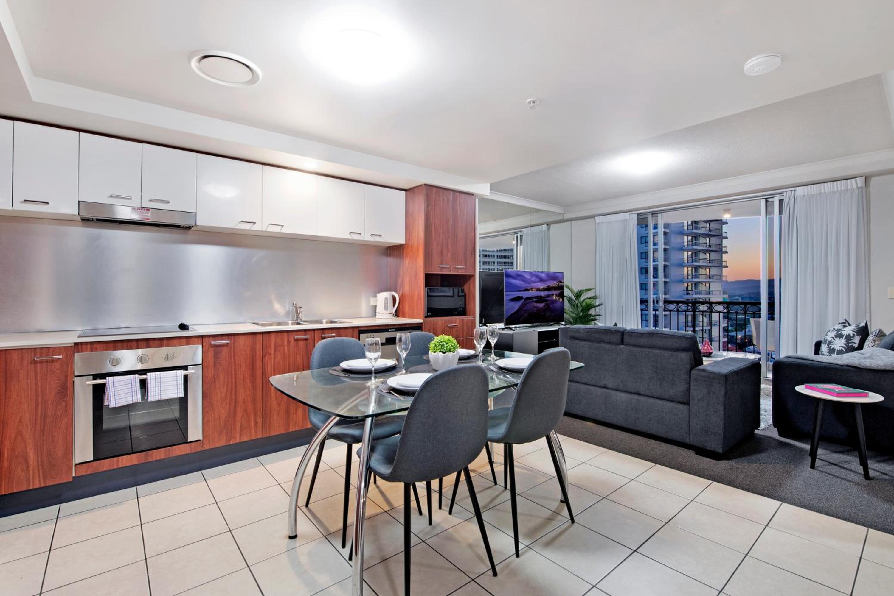 Chevron Renaissance Apartments - Hosted by Wow Stay