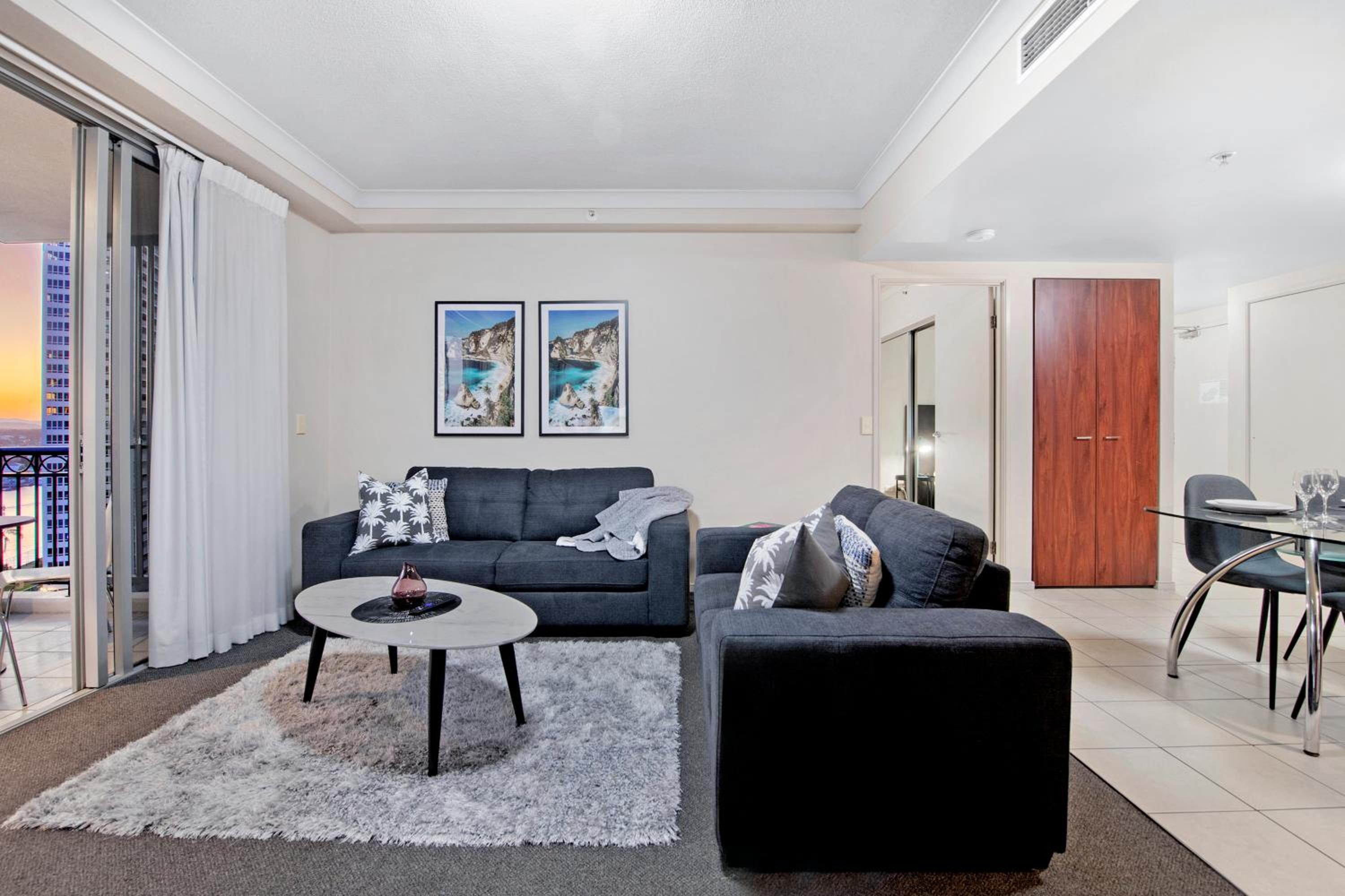 Chevron Renaissance Apartments - Hosted by Wow Stay