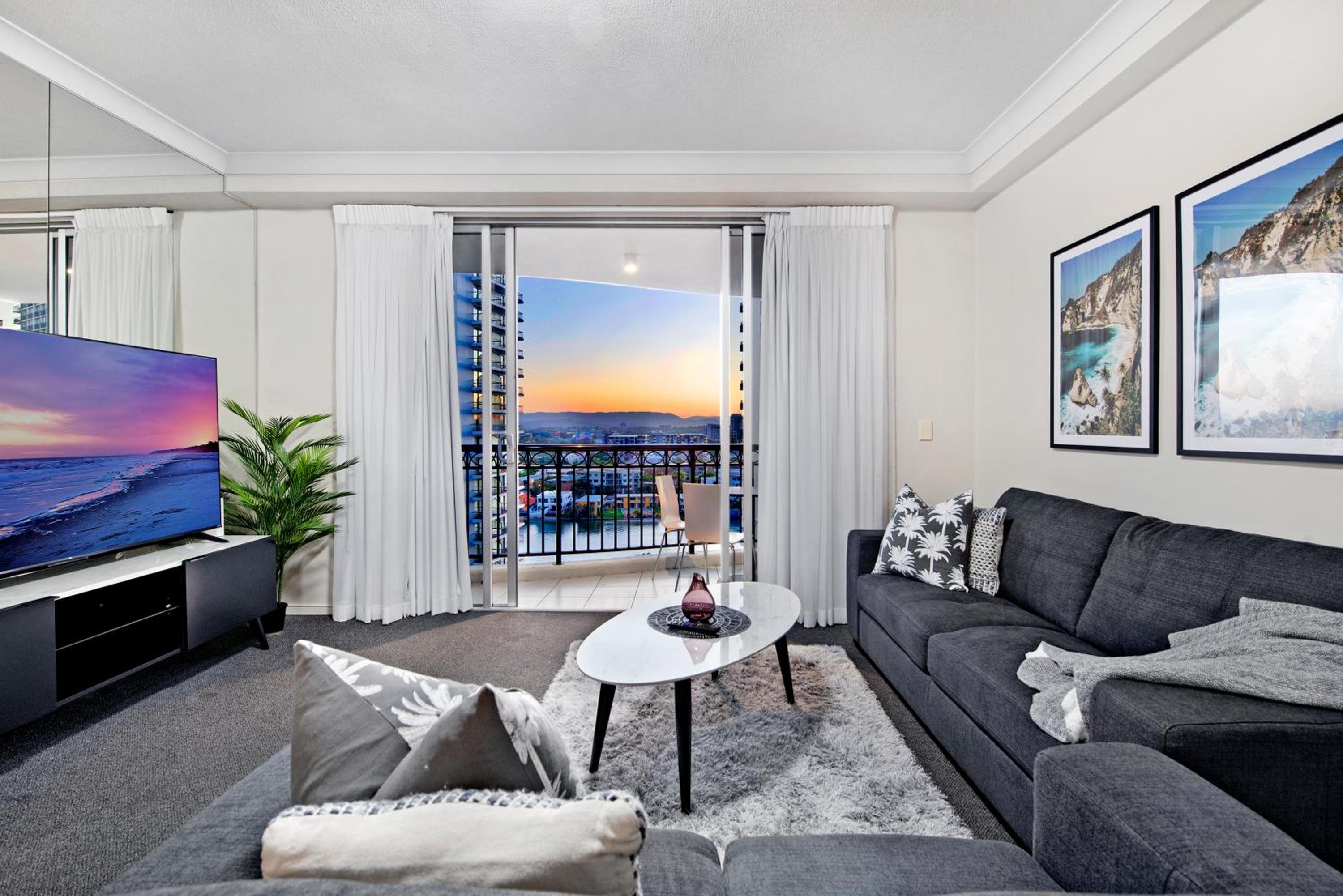 Chevron Renaissance Apartments - Hosted by Wow Stay