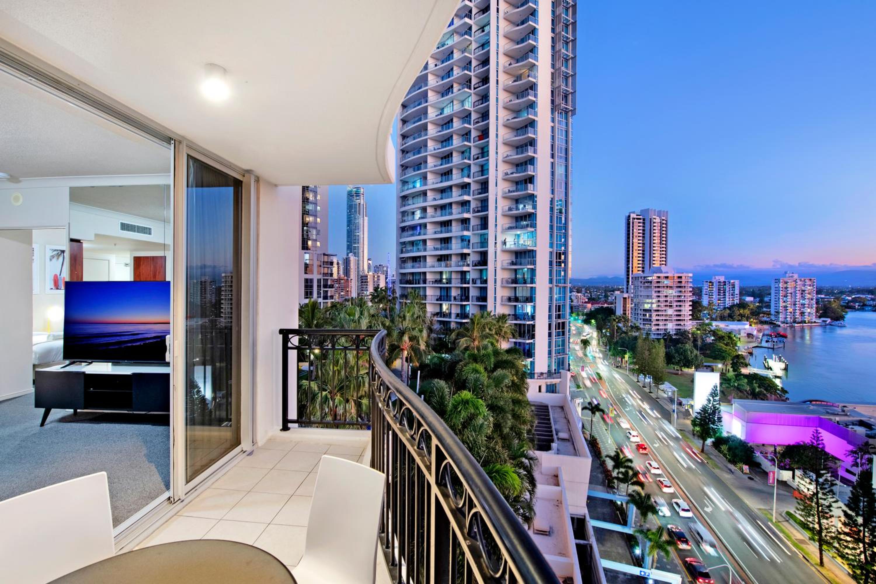 Chevron Renaissance Apartments - Hosted by Wow Stay