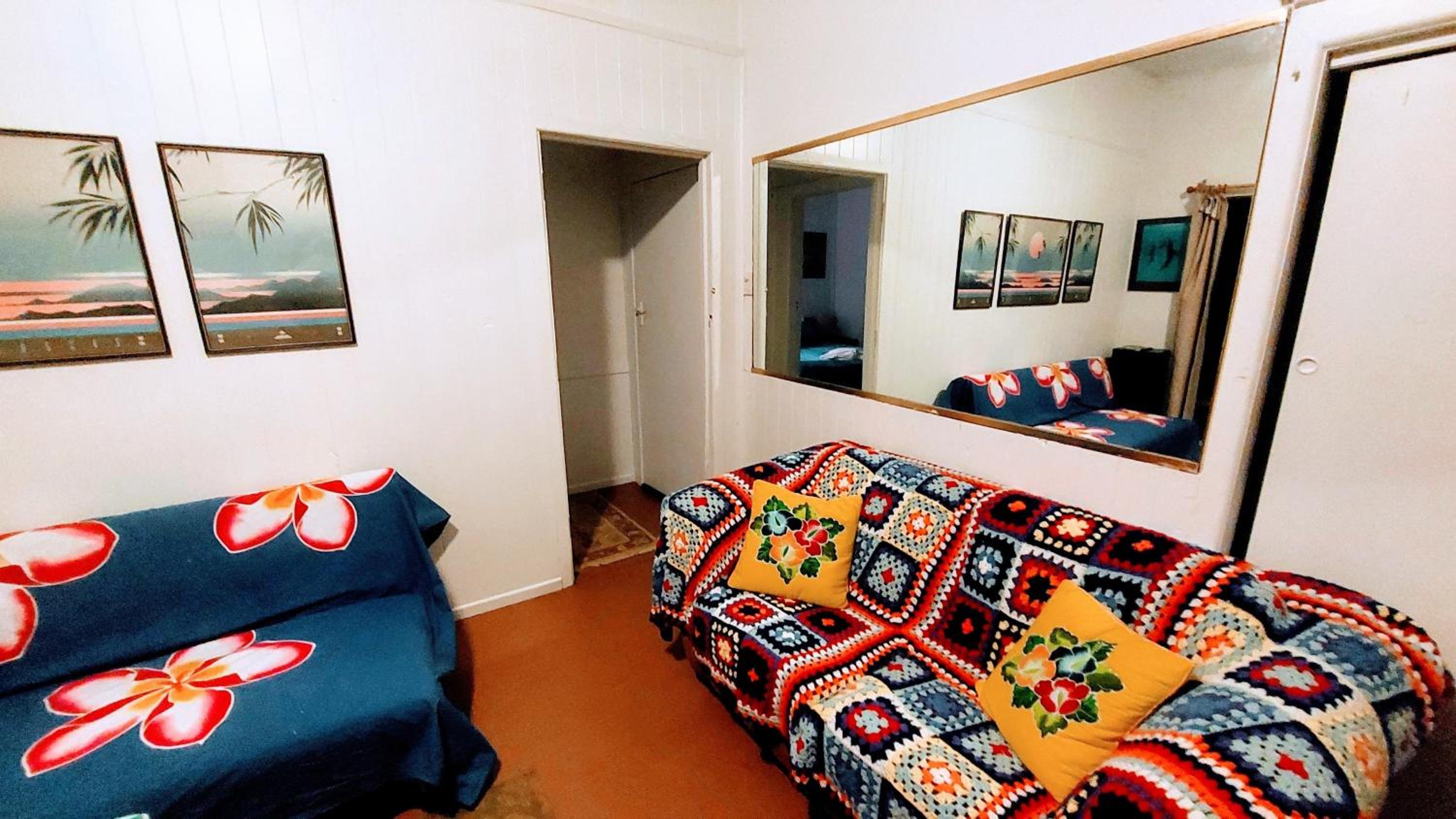 Barefoot Base Tupapa