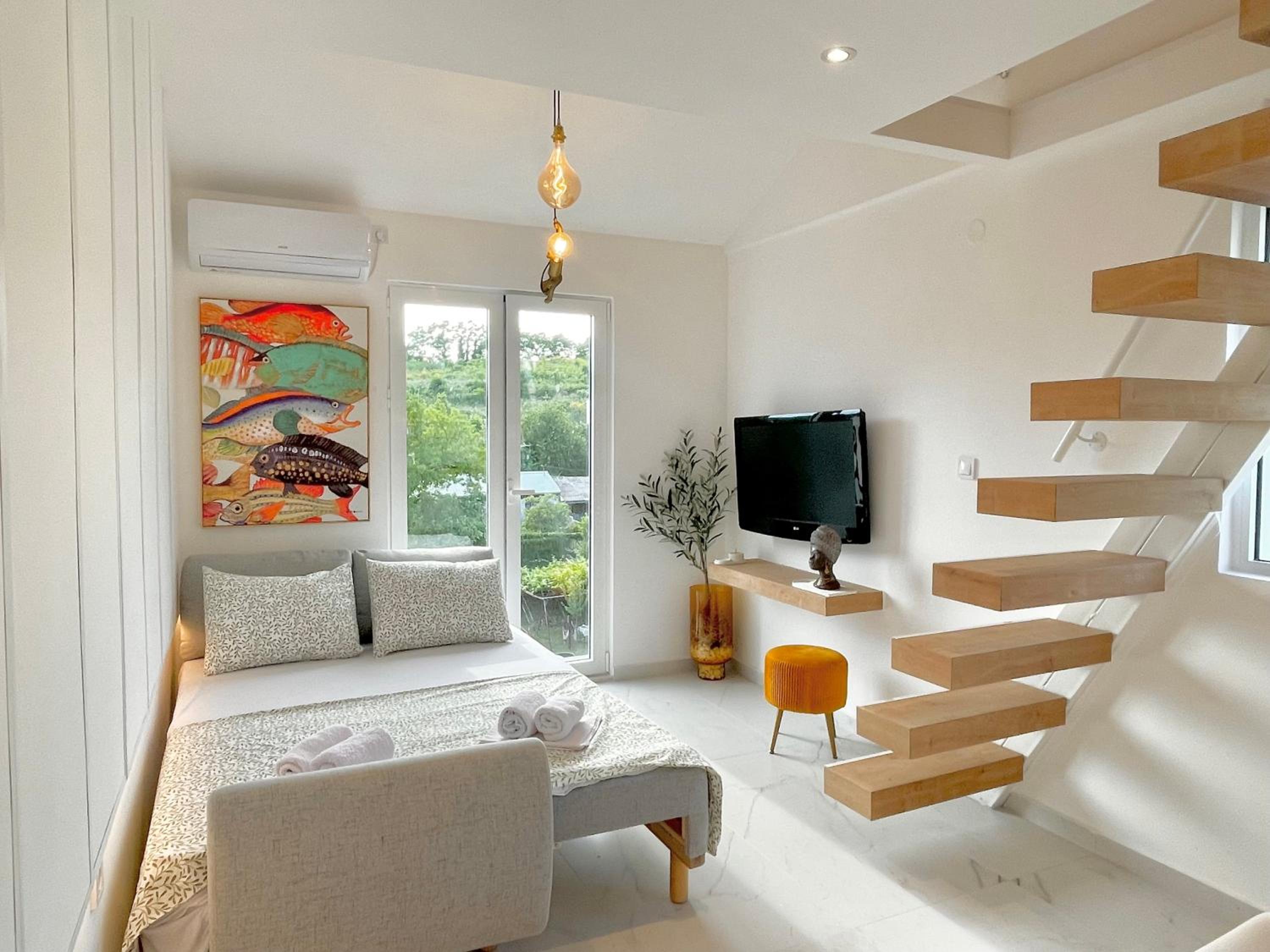 Lovely studio apartment near Porto Novi marina view 2
