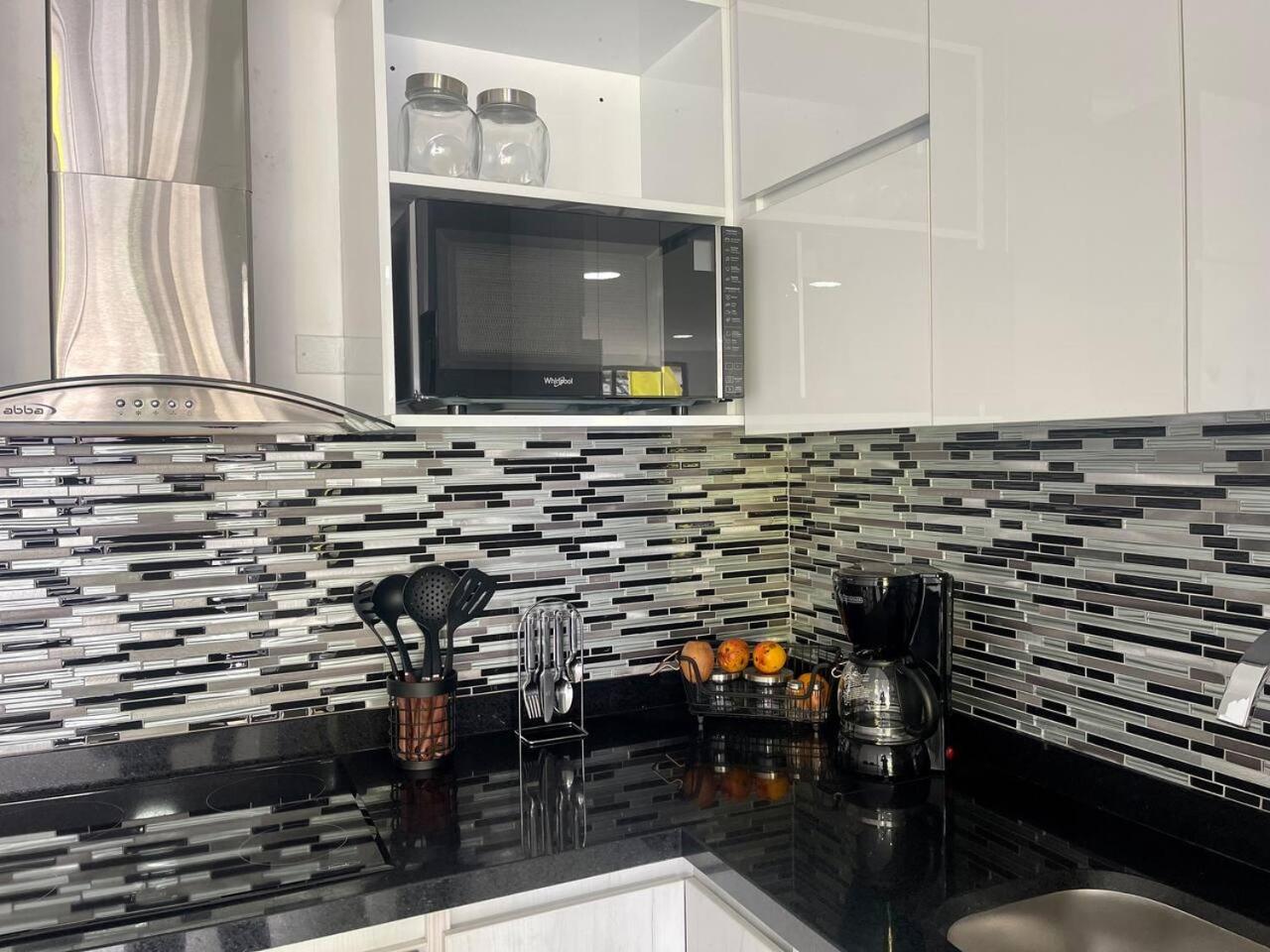 Luxury Corferias-USA Embassy & Airport Condominium