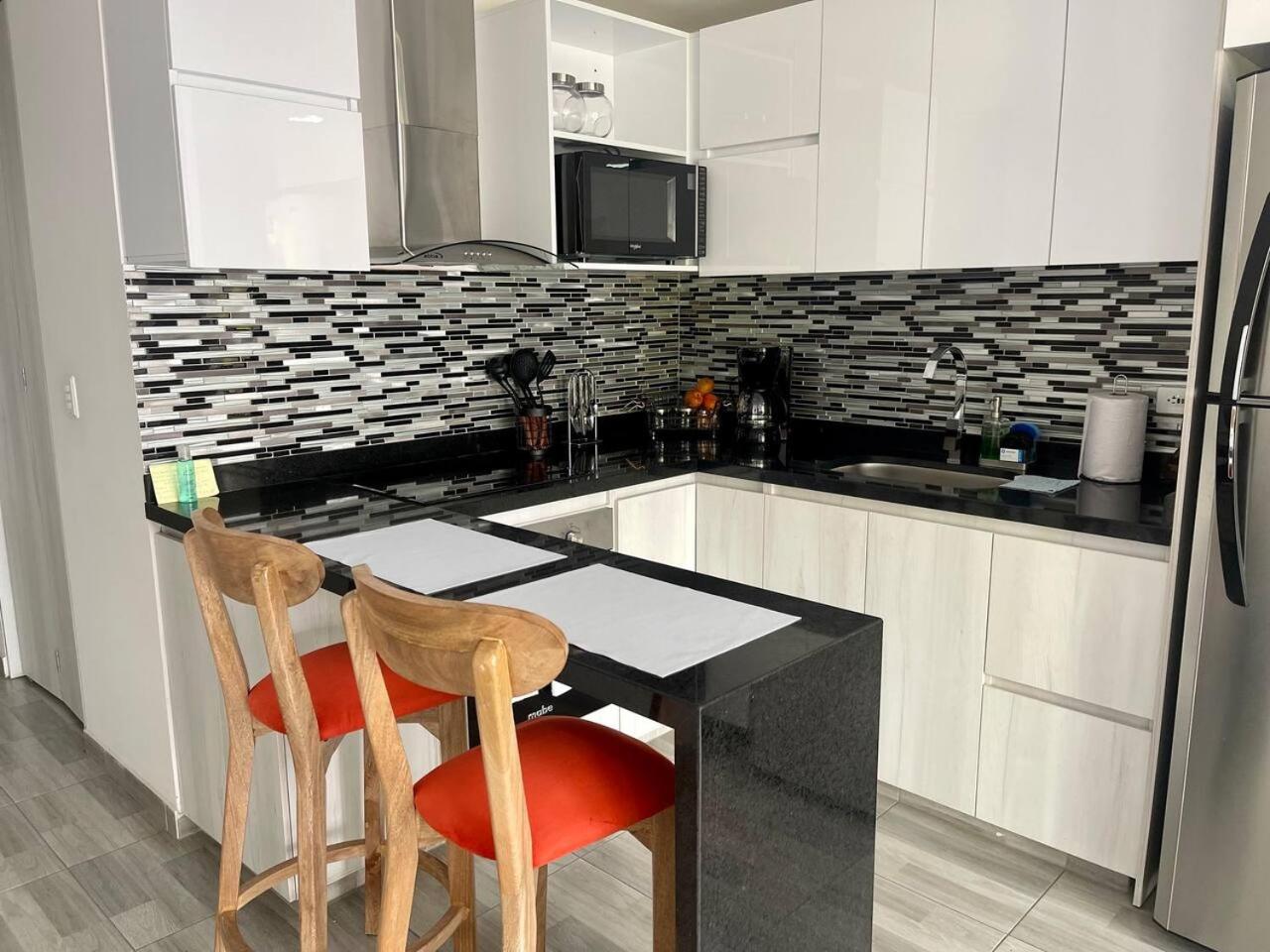 Luxury Corferias-USA Embassy & Airport Condominium