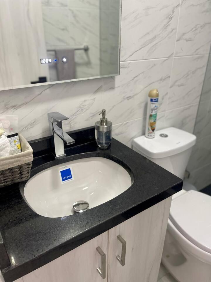 Luxury Corferias-USA Embassy & Airport Condominium
