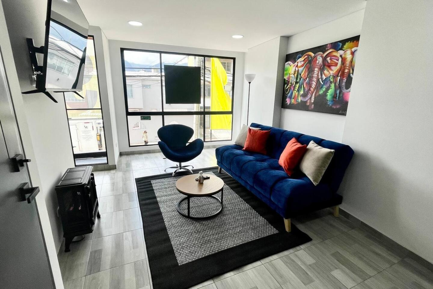 Luxury Corferias-USA Embassy & Airport Condominium
