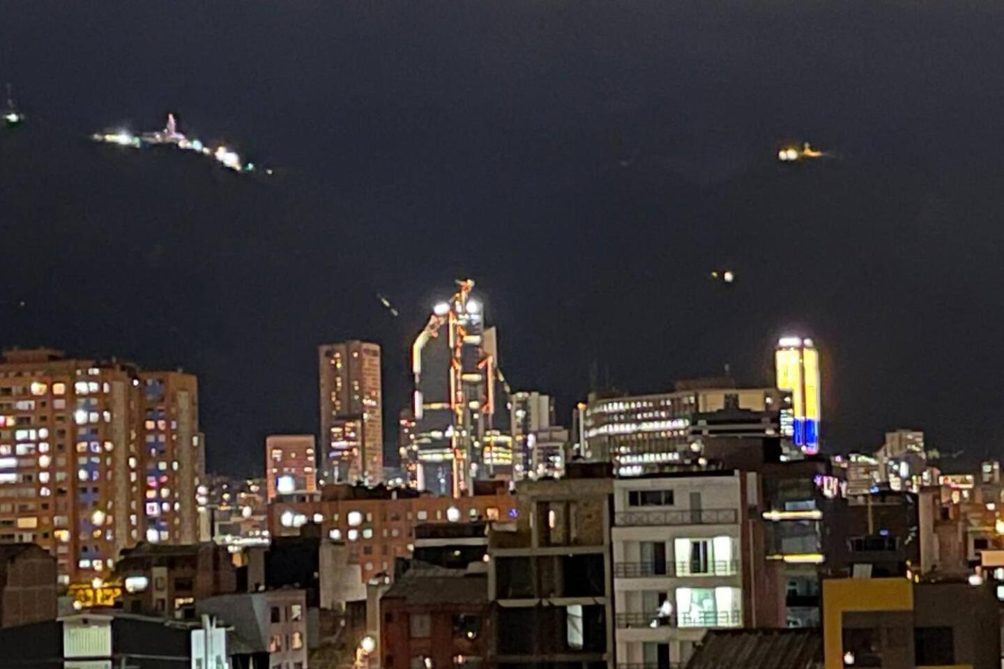 Luxury Corferias-USA Embassy & Airport Condominium