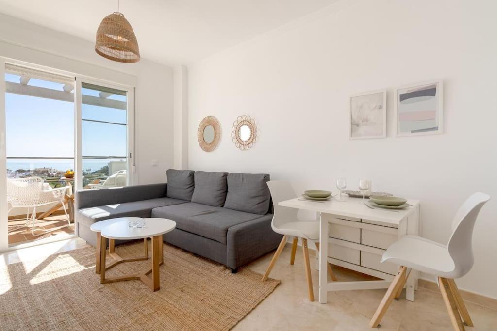 Beautiful top floor apt w amazing panoramic sea views! view 2