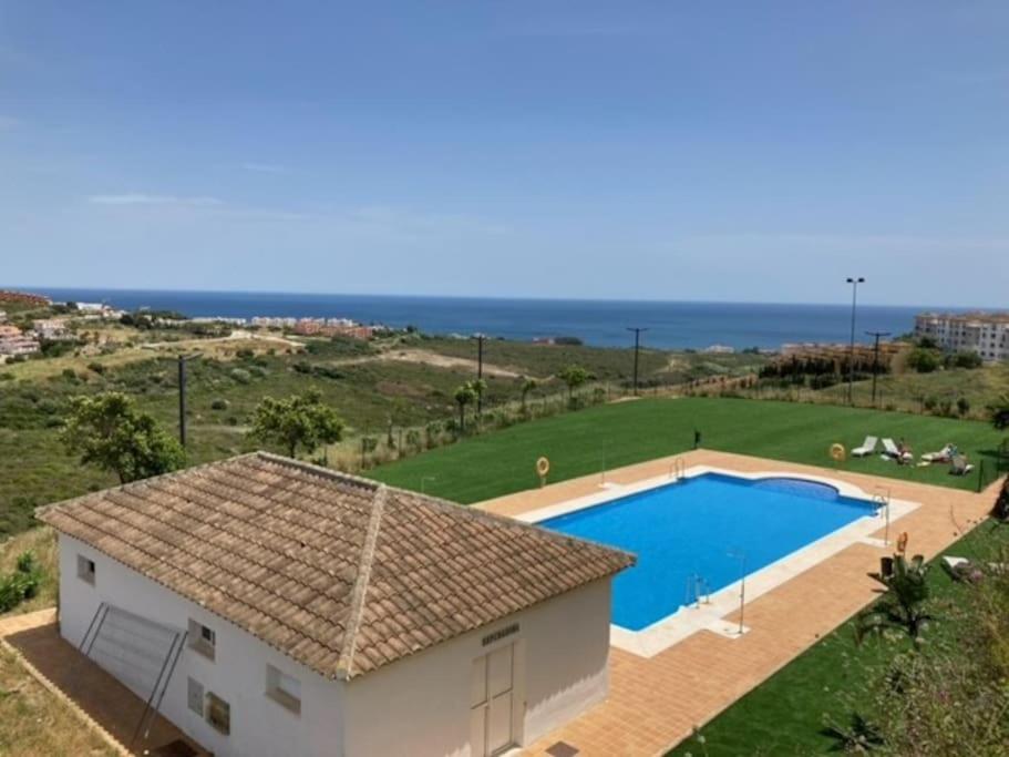 Beautiful top floor apt w amazing panoramic sea views! view 3