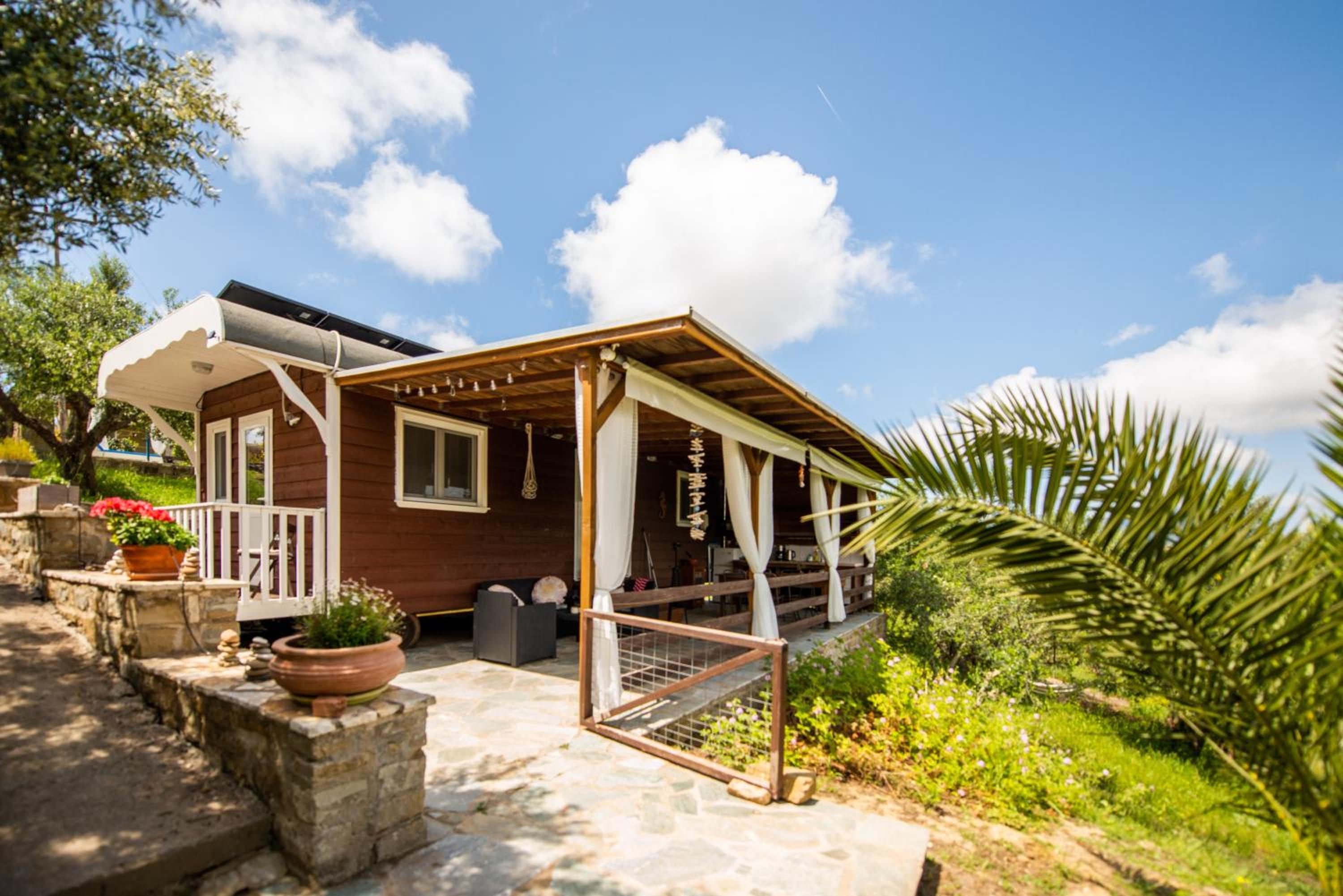 Hakuna Matata Holidays wooden lodge with airco & pool in Greek Olive Grove