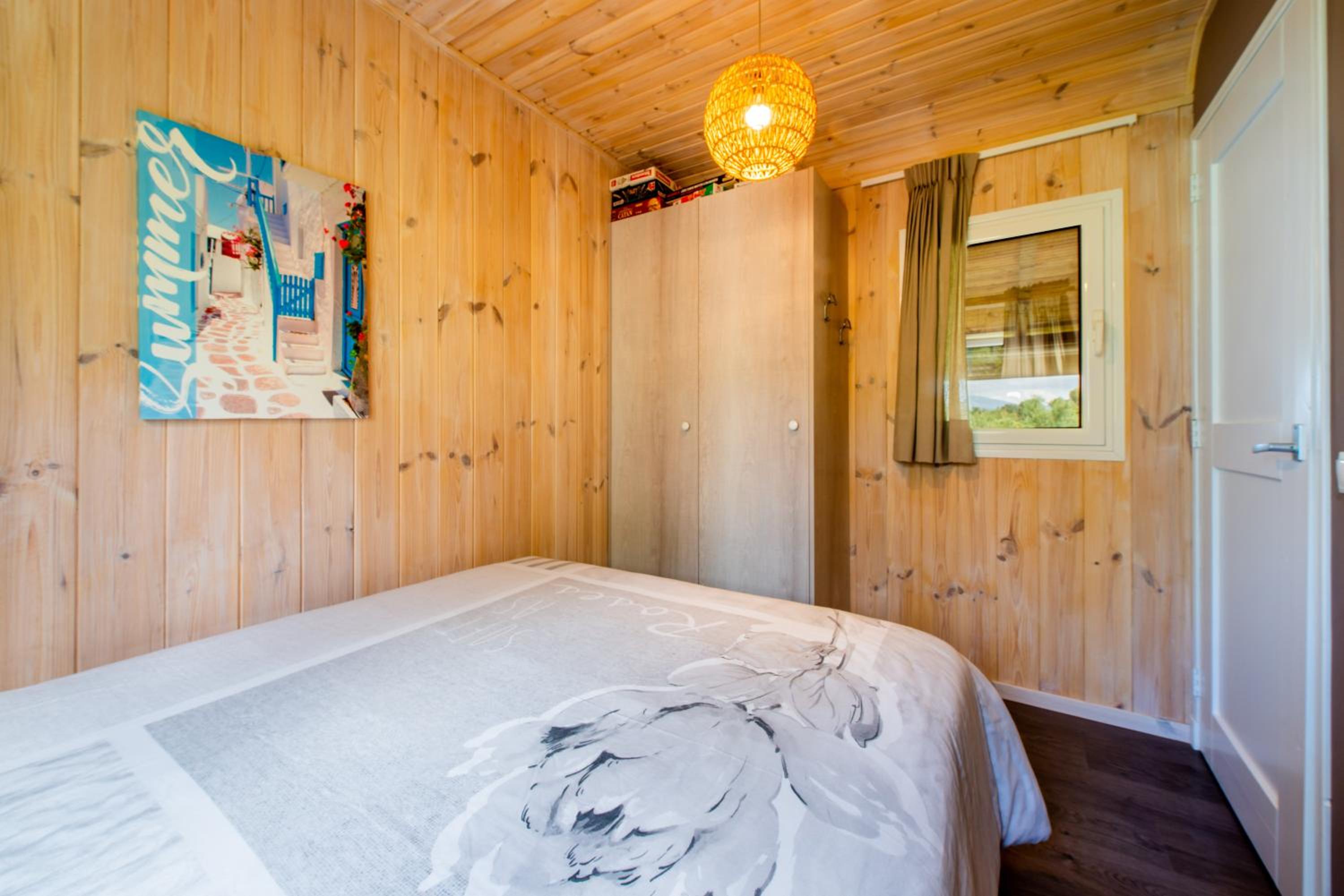 Hakuna Matata Holidays wooden lodge with airco & pool in Greek Olive Grove