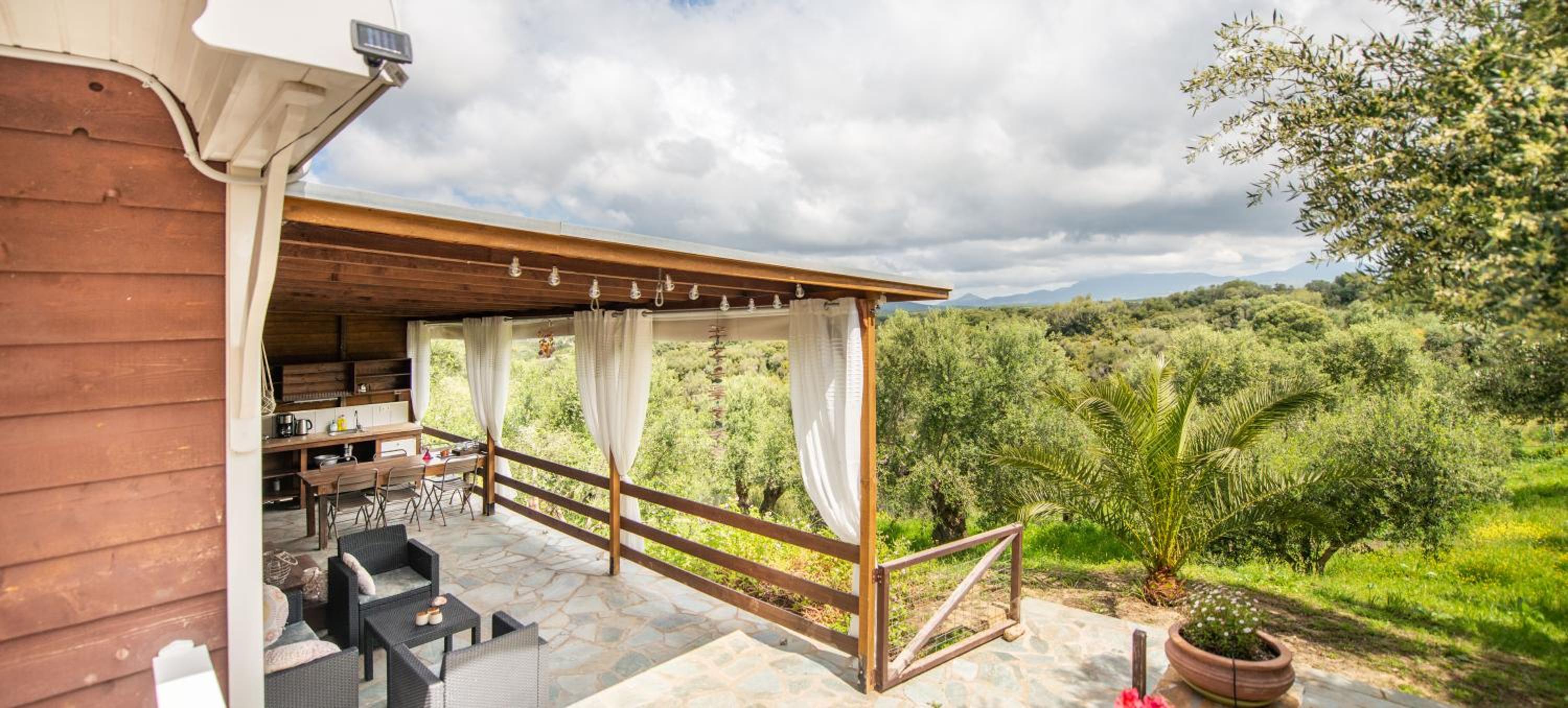 Hakuna Matata Holidays wooden lodge with airco & pool in Greek Olive Grove