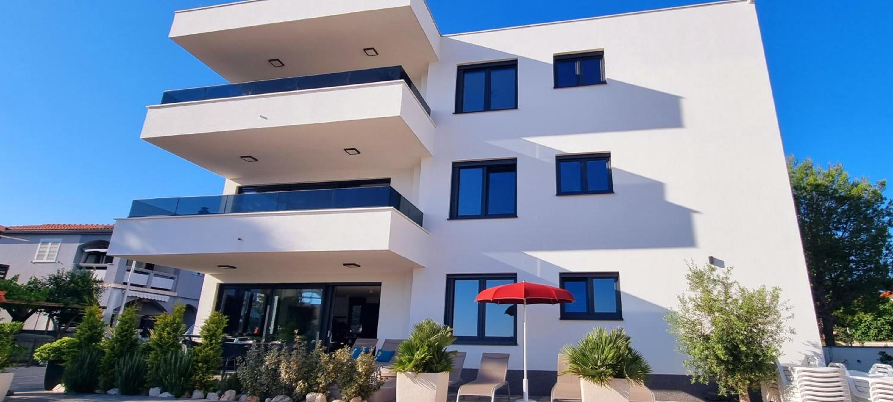 Hotel Dinary Apartman - Image 1