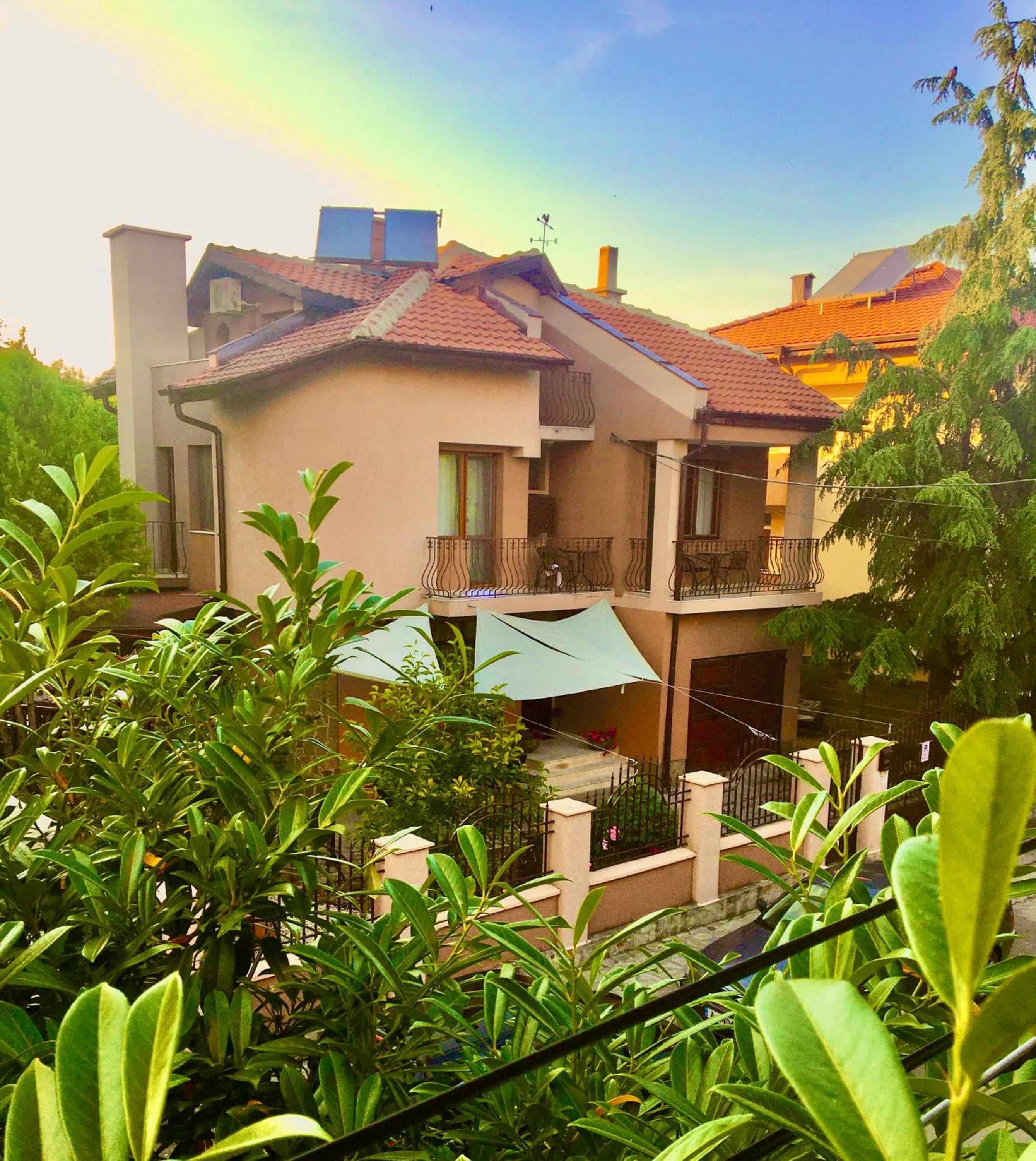 Dimitrovi Guesthouse - Peaceful Stay near Beach with Garden, Sarafovo