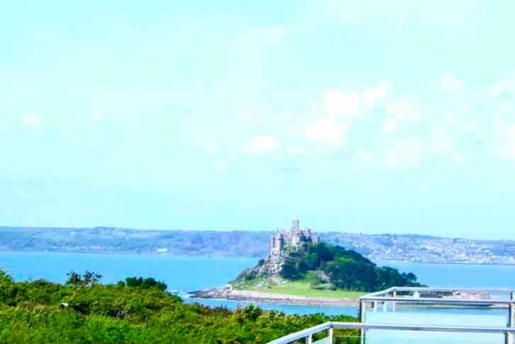 Very Spacious, Great location. Castle and Sea view view 4