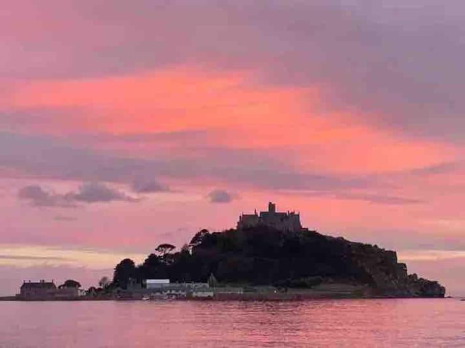 Very Spacious, Great location. Castle and Sea view view 2