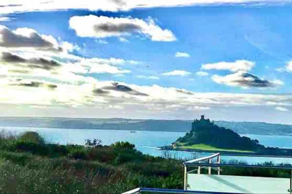 Very Spacious, Great location. Castle and Sea view view 3