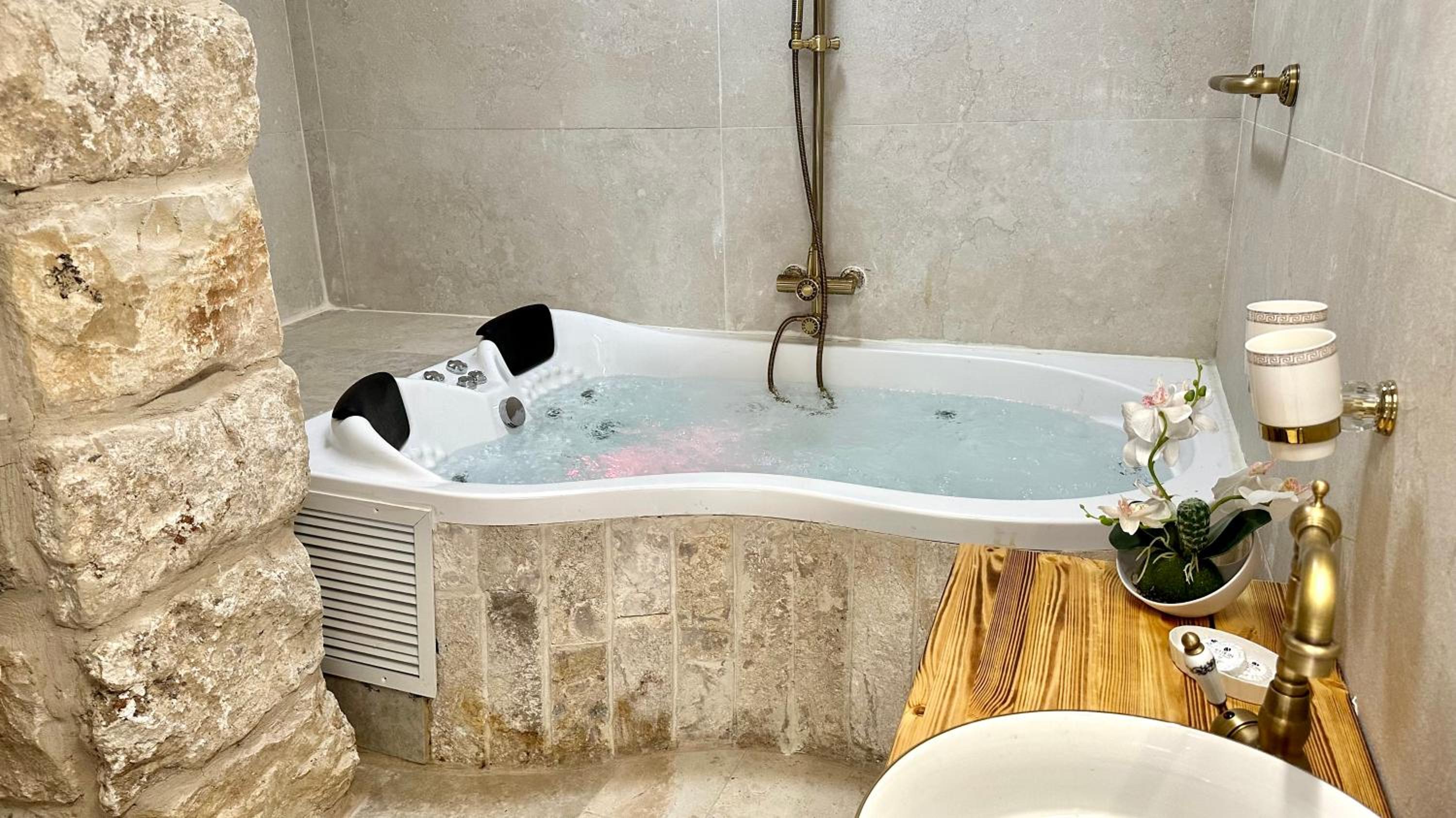 Boutique apartment in heart of Haifa view 5