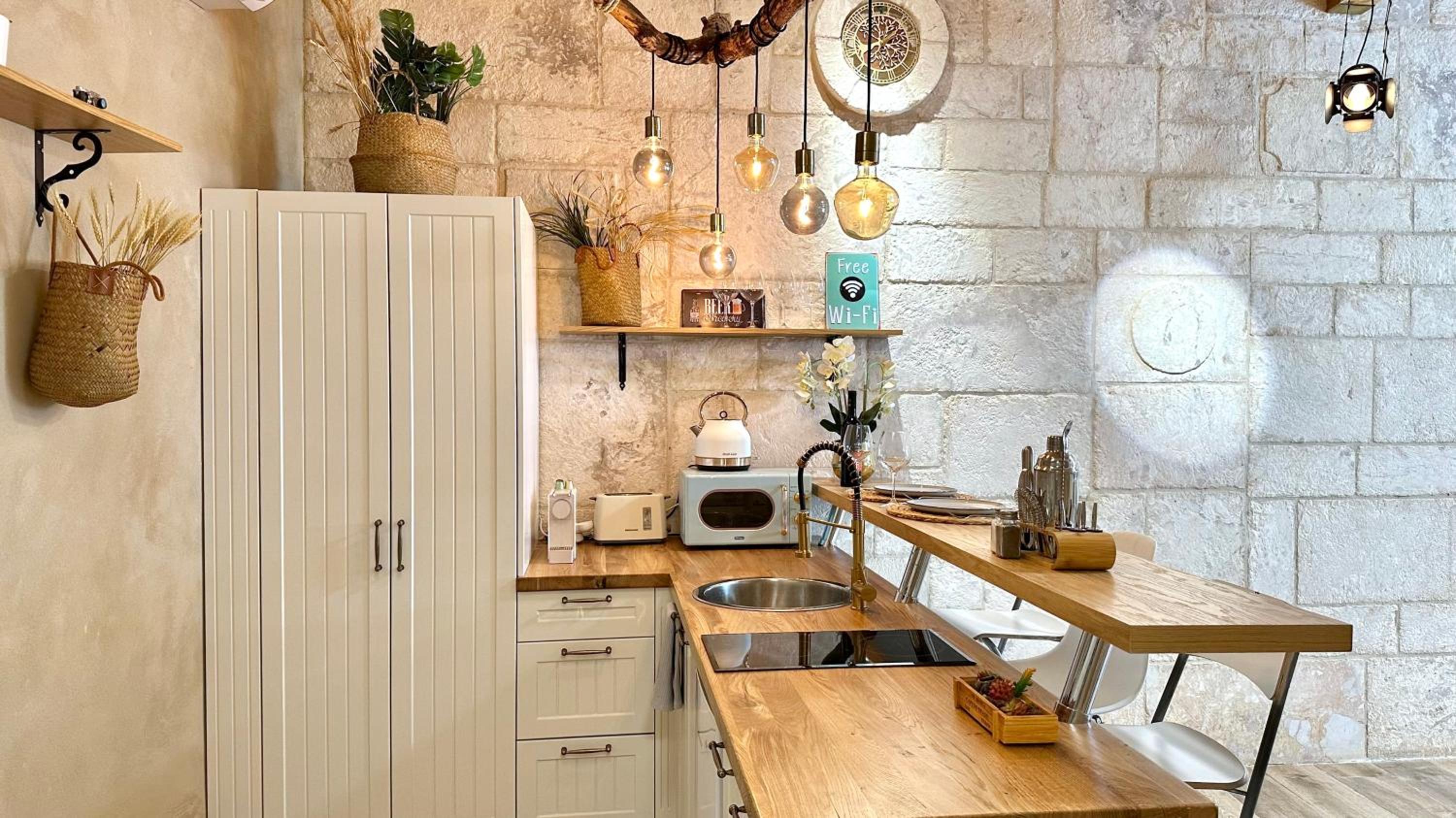 Boutique apartment in heart of Haifa view 4