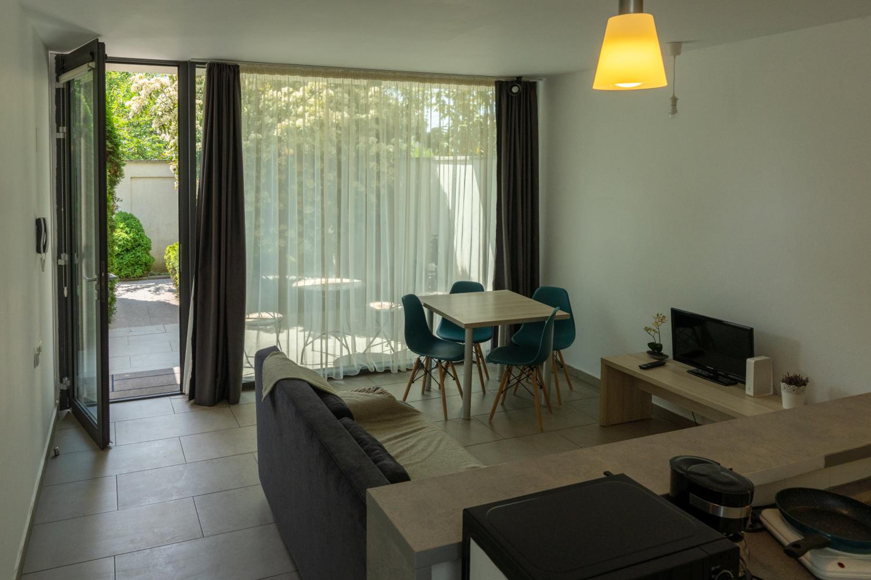 AIFEN Aparthotel - Apartamente pentru Toata Familia În Eforie Nord - cu Gradină Proprie, la 2 Pași de Plajă