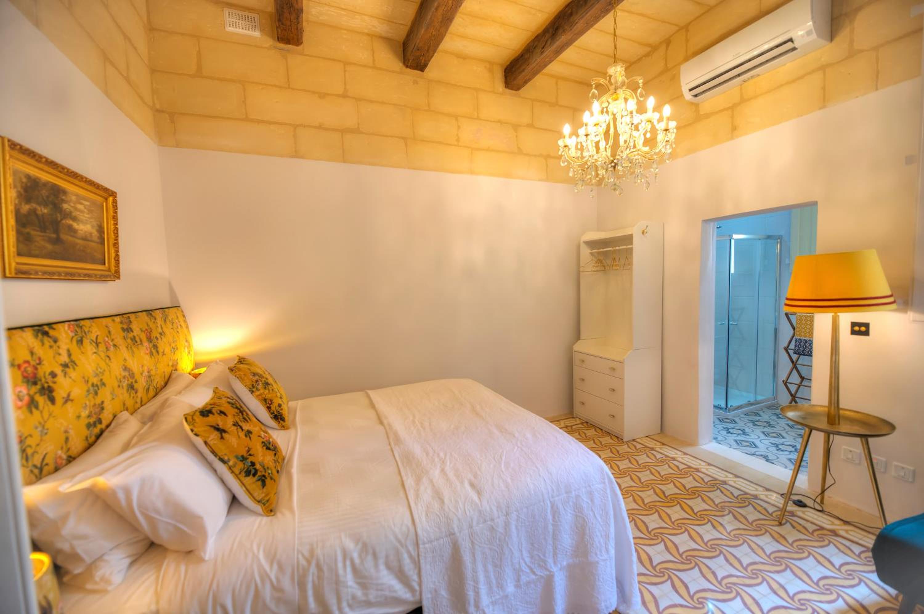 Traditional & chic 2 bedrooms in Valletta IMCD1-1 view 3