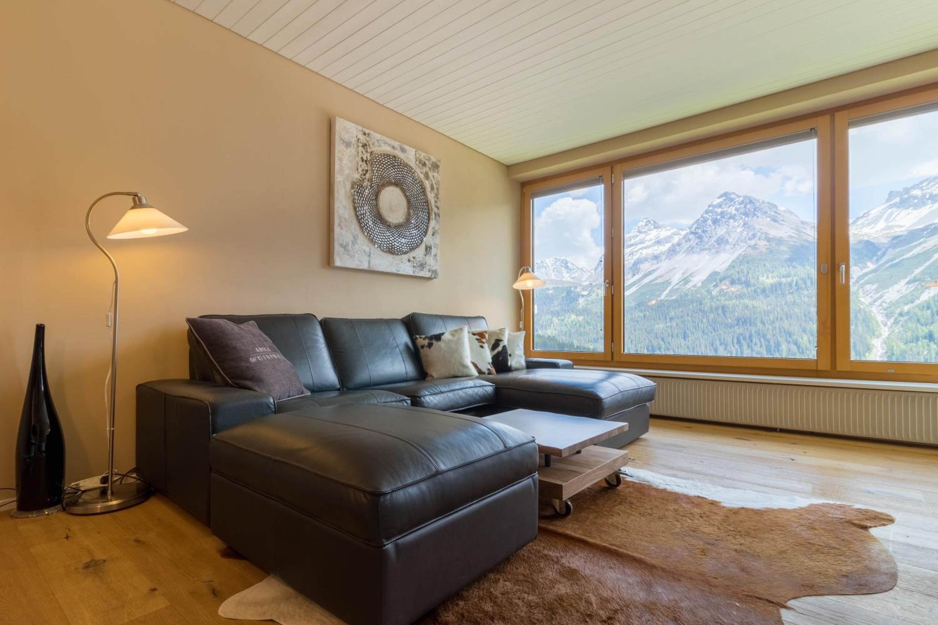 Viktoria B33 by Arosa Vacations, Exklusive App mit Bergblick im Zentrum