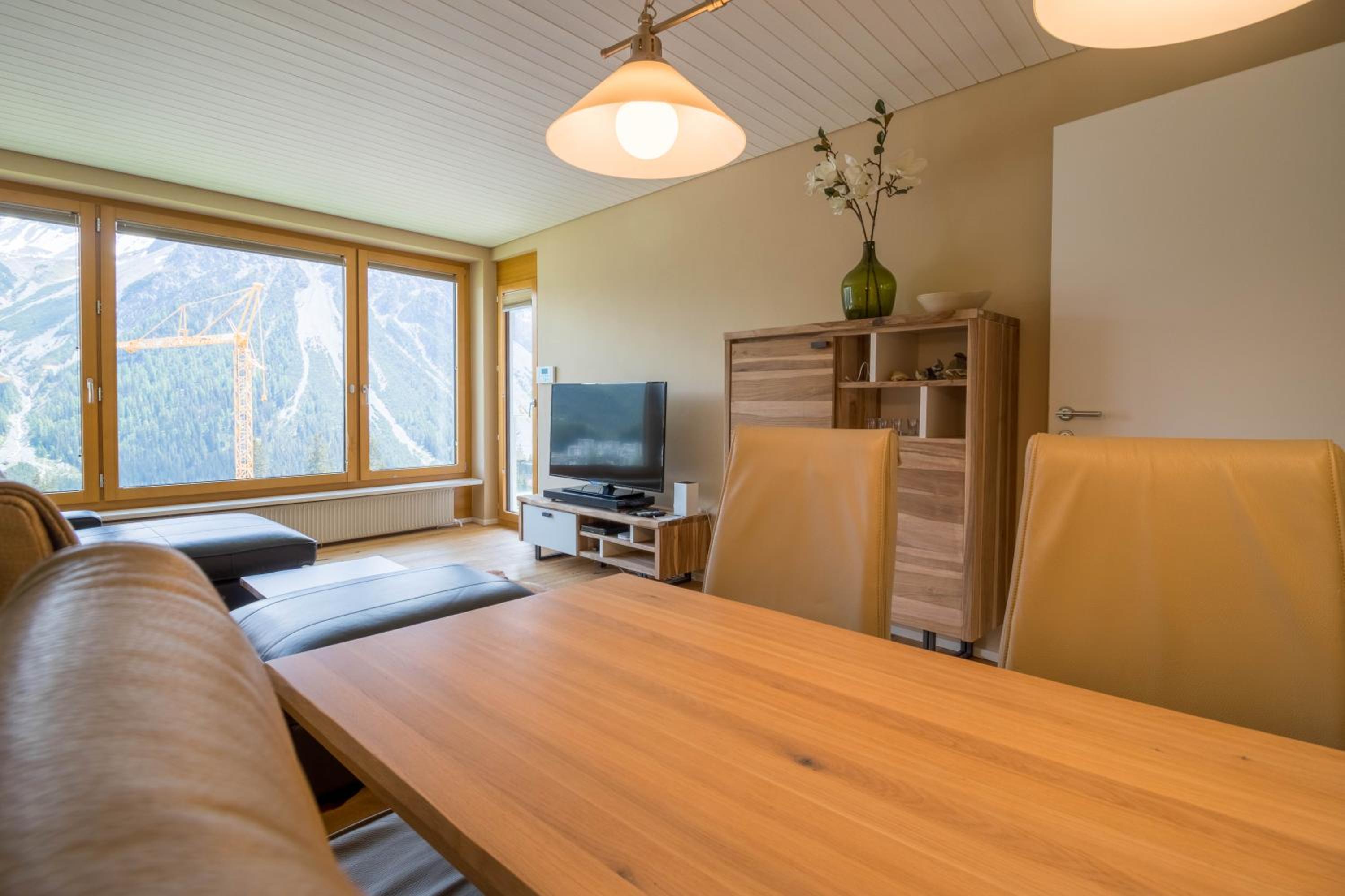 Viktoria B33 by Arosa Vacations, Exklusive App mit Bergblick im Zentrum