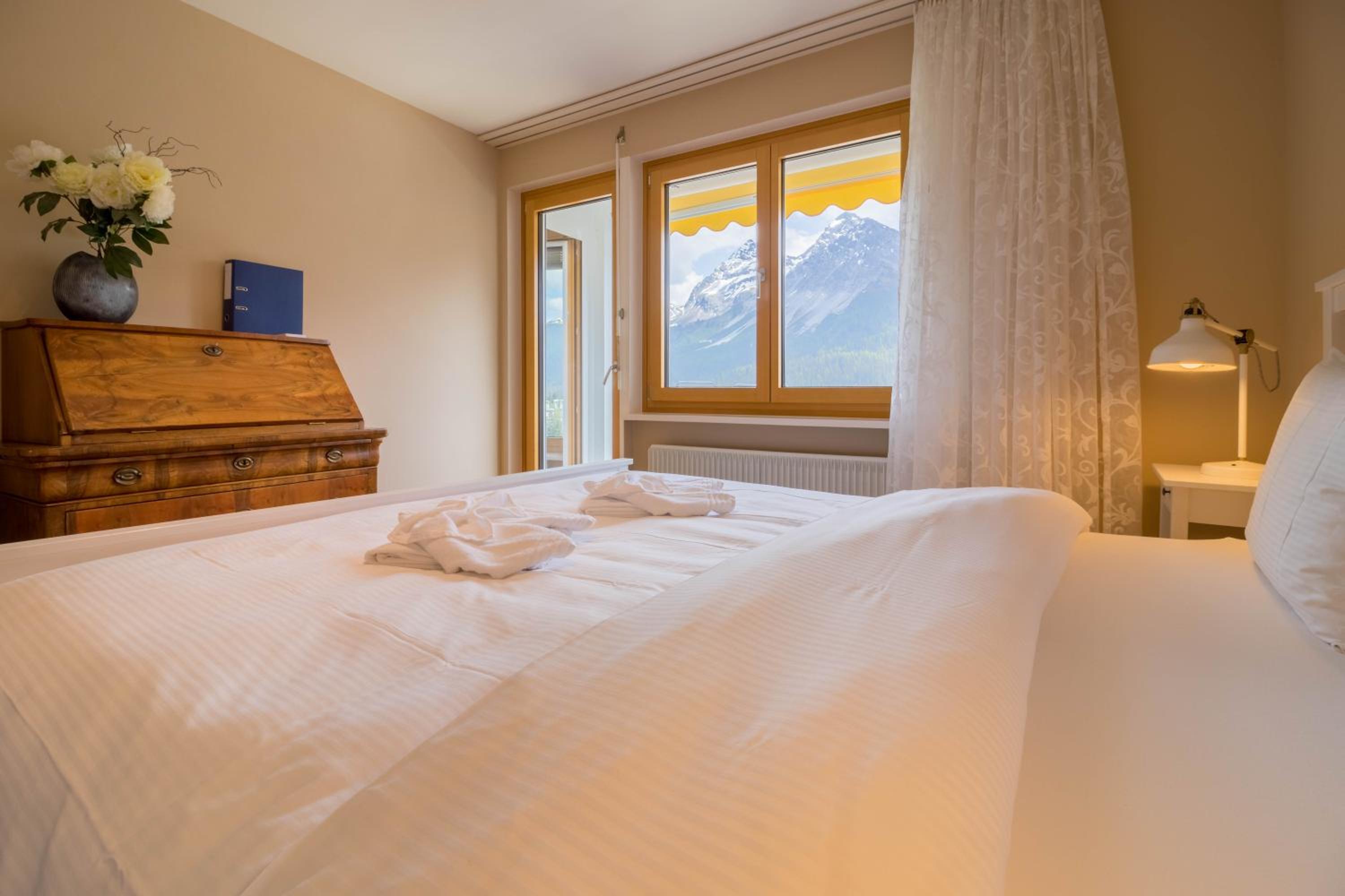 Viktoria B33 by Arosa Vacations, Exklusive App mit Bergblick im Zentrum