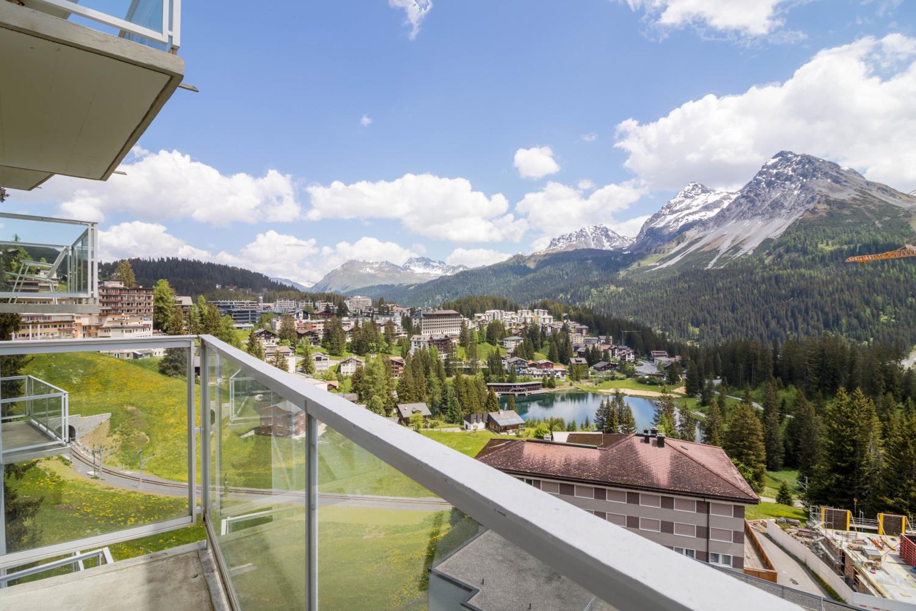 Viktoria B33 by Arosa Vacations, Exklusive App mit Bergblick im Zentrum