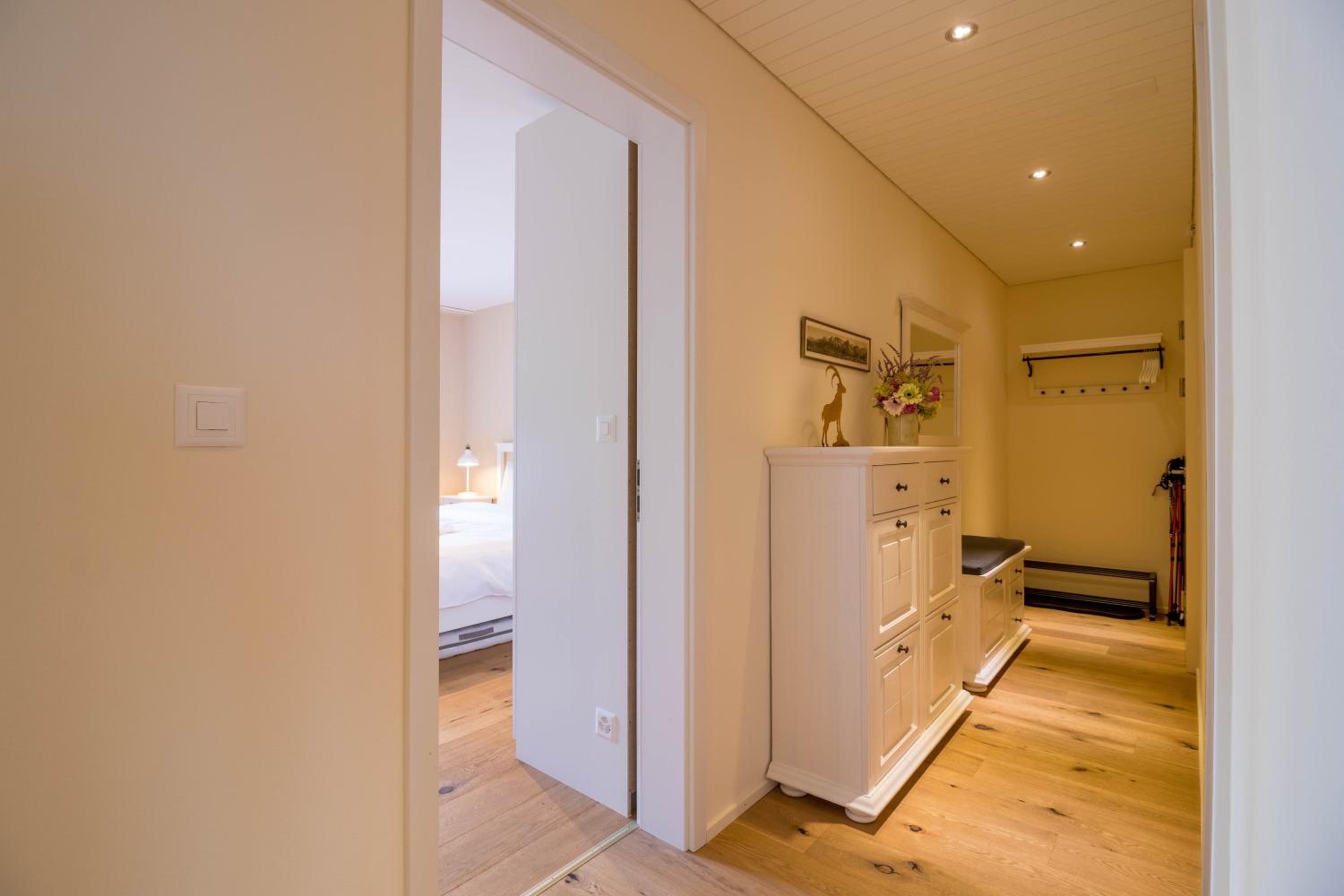 Viktoria B33 by Arosa Vacations, Exklusive App mit Bergblick im Zentrum