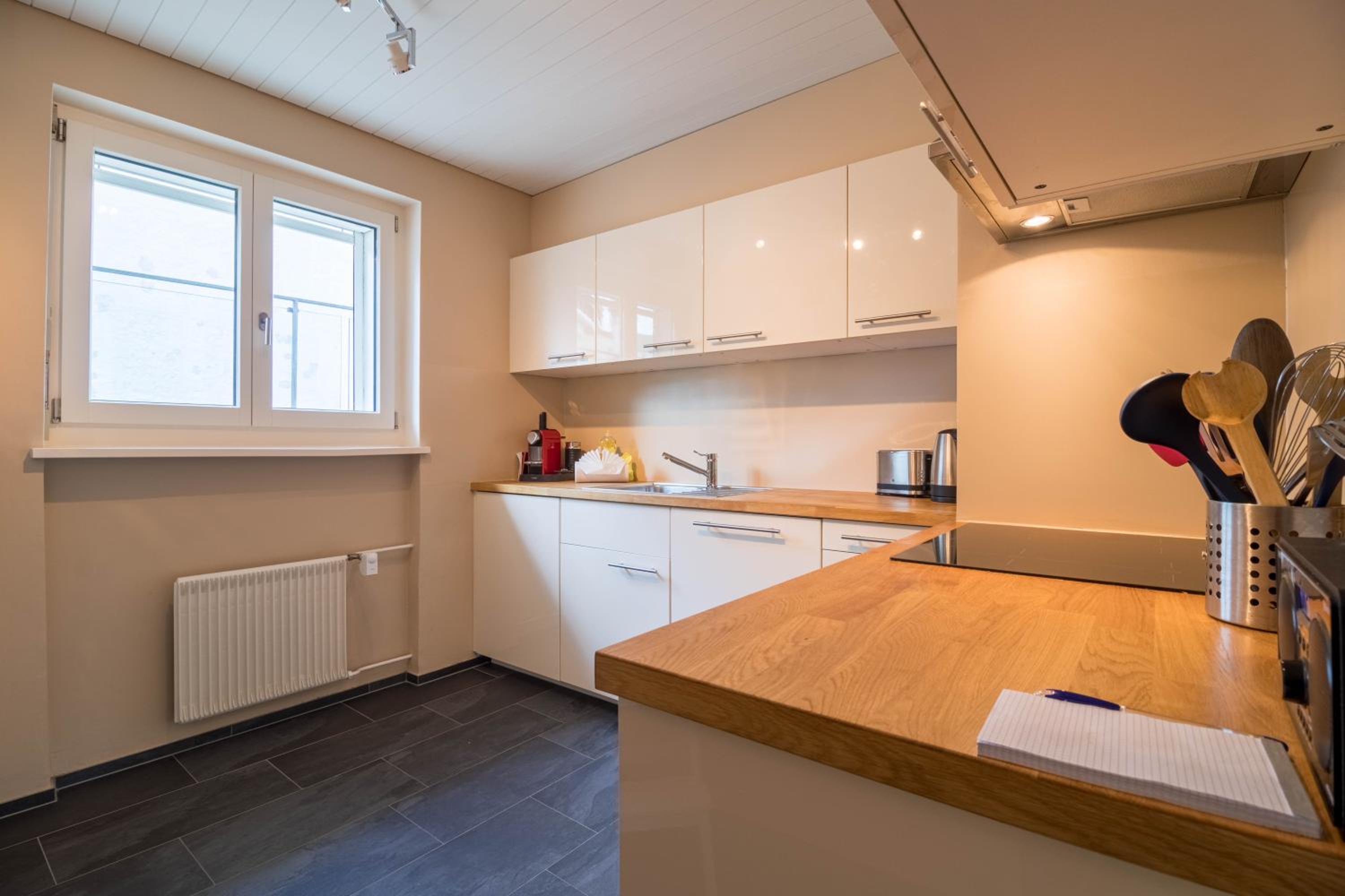 Viktoria B33 by Arosa Vacations, Exklusive App mit Bergblick im Zentrum