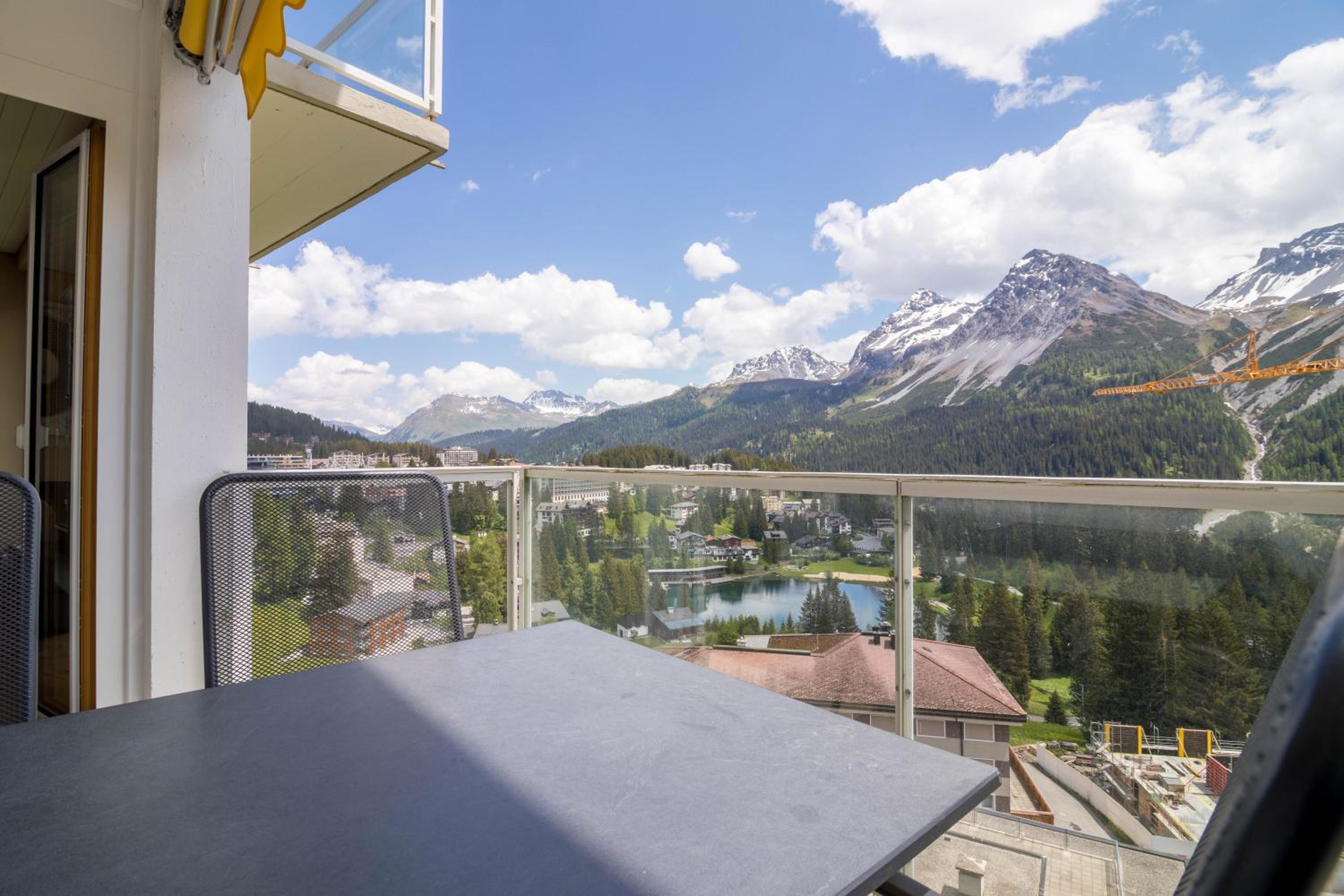 Viktoria B33 by Arosa Vacations, Exklusive App mit Bergblick im Zentrum