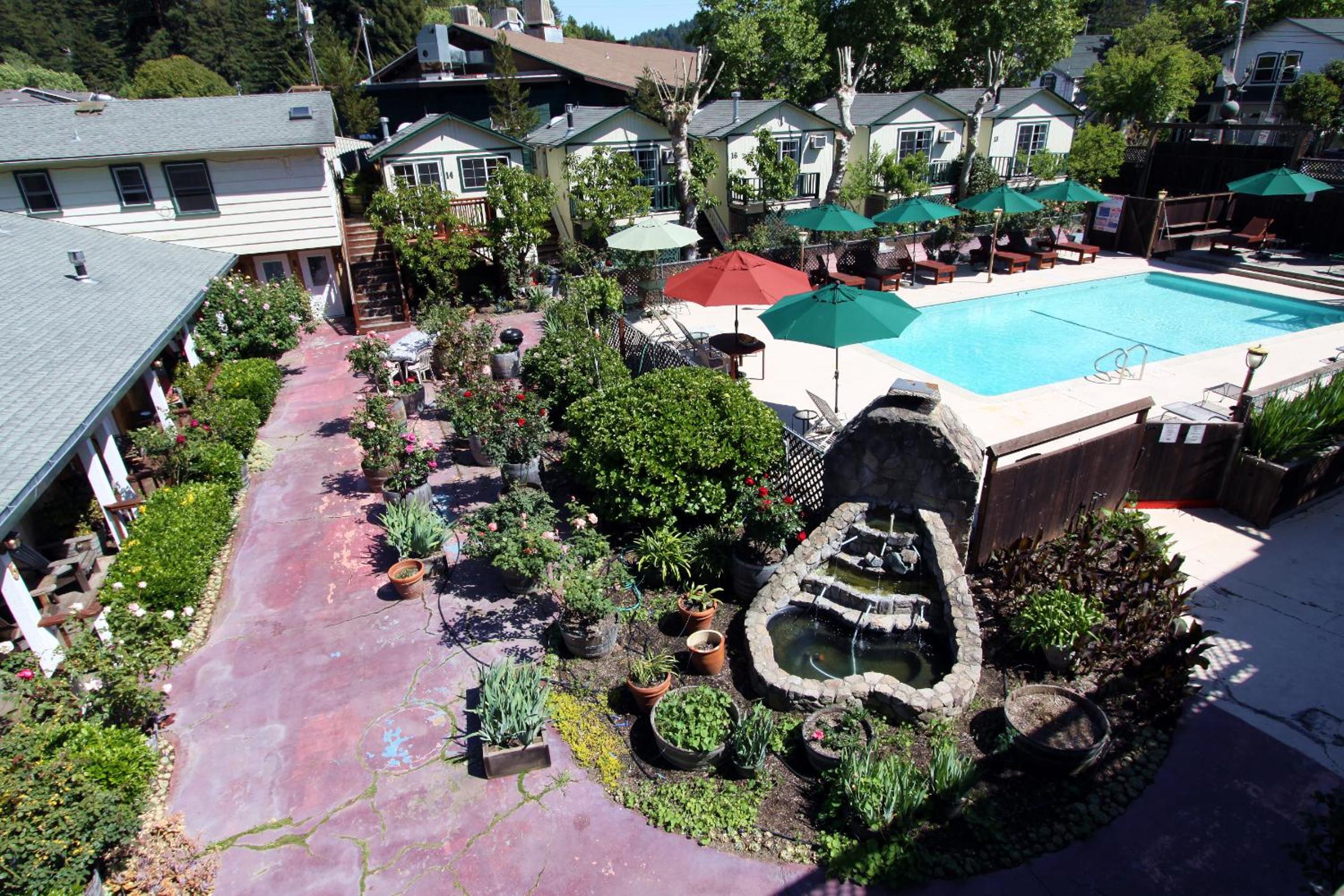 The Woods Hotel - Gay LGBTQ Cabins
