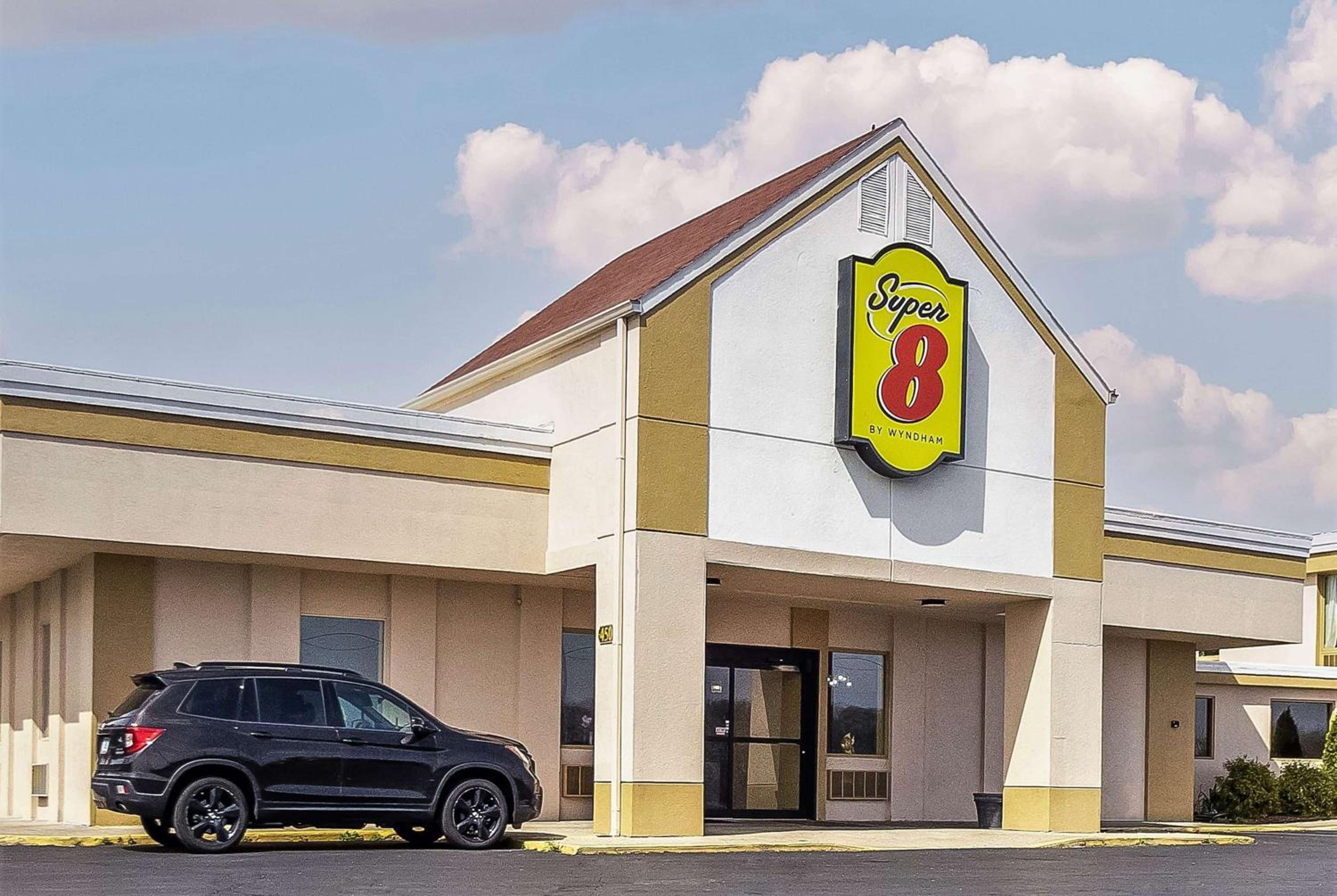 Super 8 by Wyndham Indianapolis South view 5