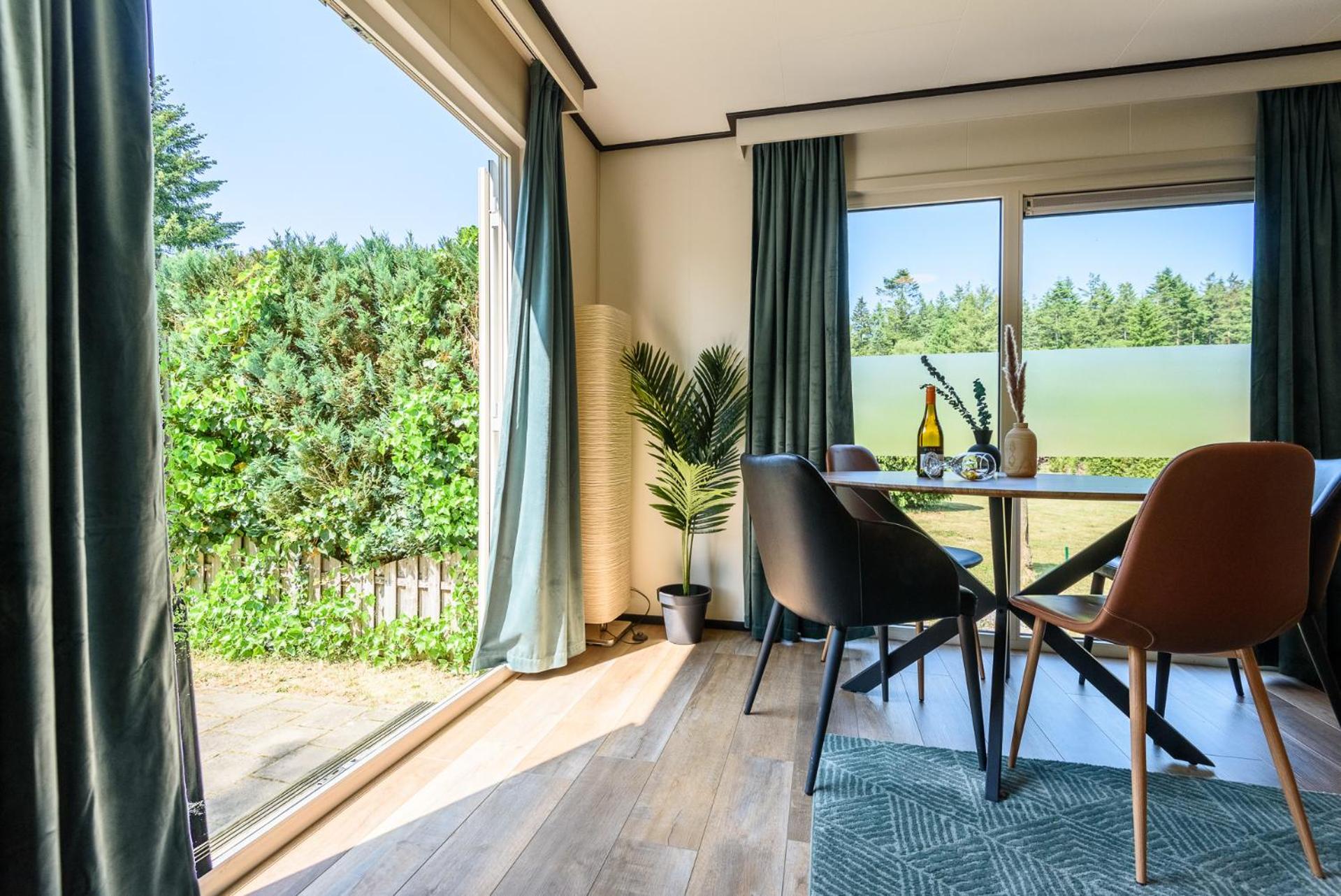 Chalet met eigen tuin aan de Veluwse bosrand view 2