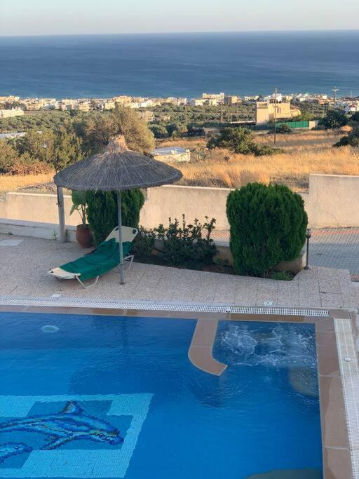 Giannis Seaview