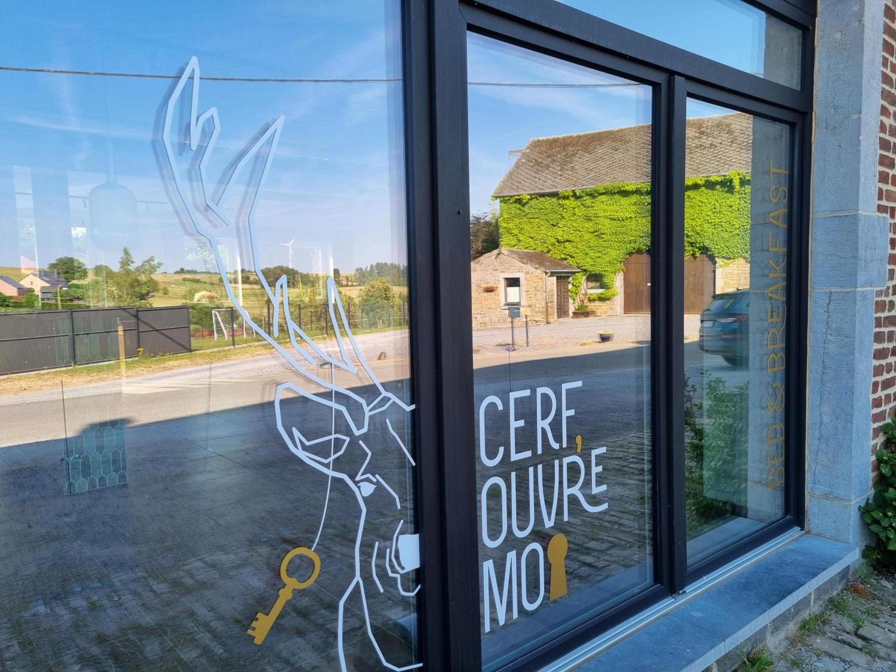 Cerf, ouvre-moi B&B