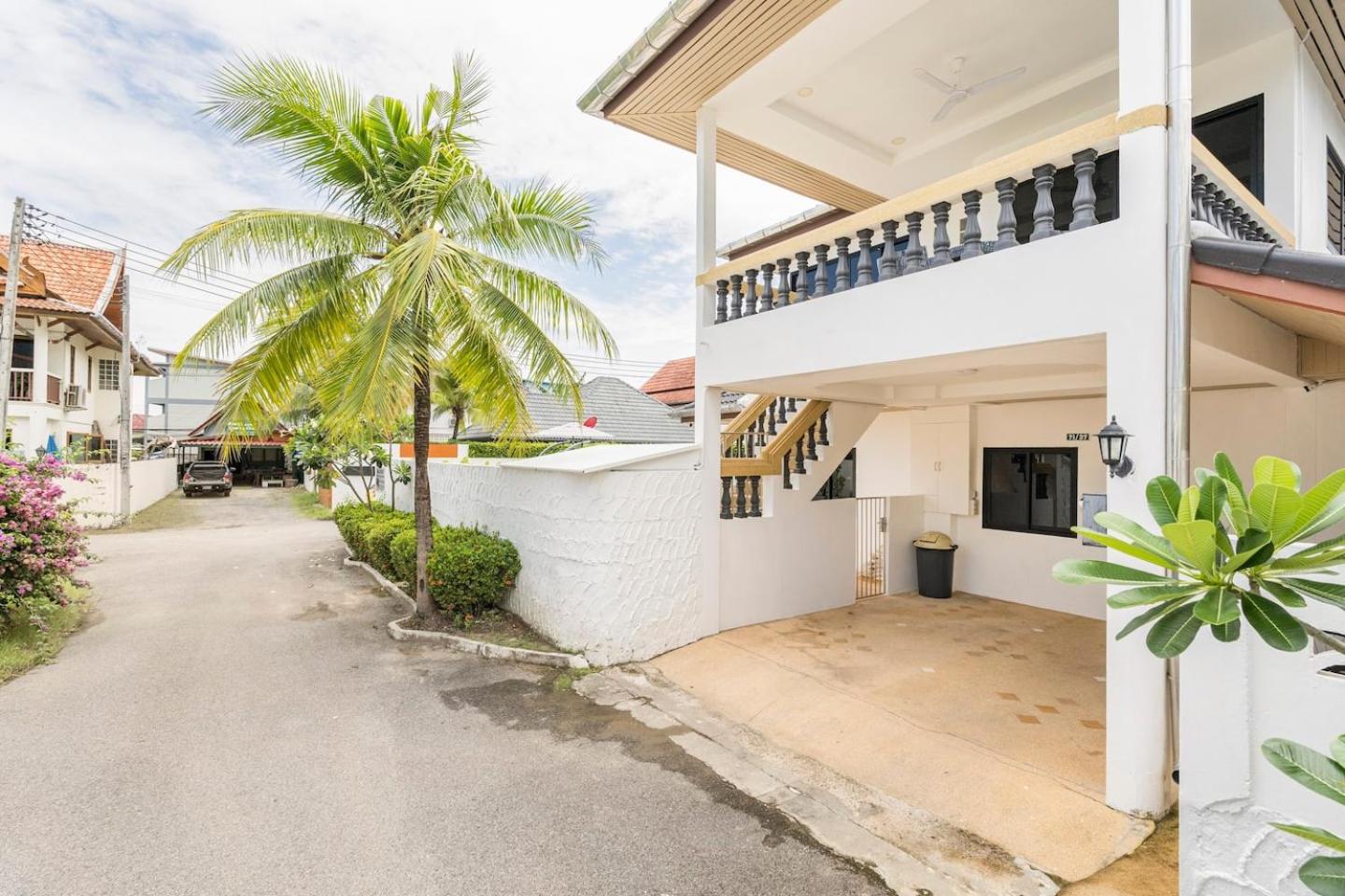 Chonlada Holiday Home - 2 BR Pool Access Bungalow - Kamala Beach
