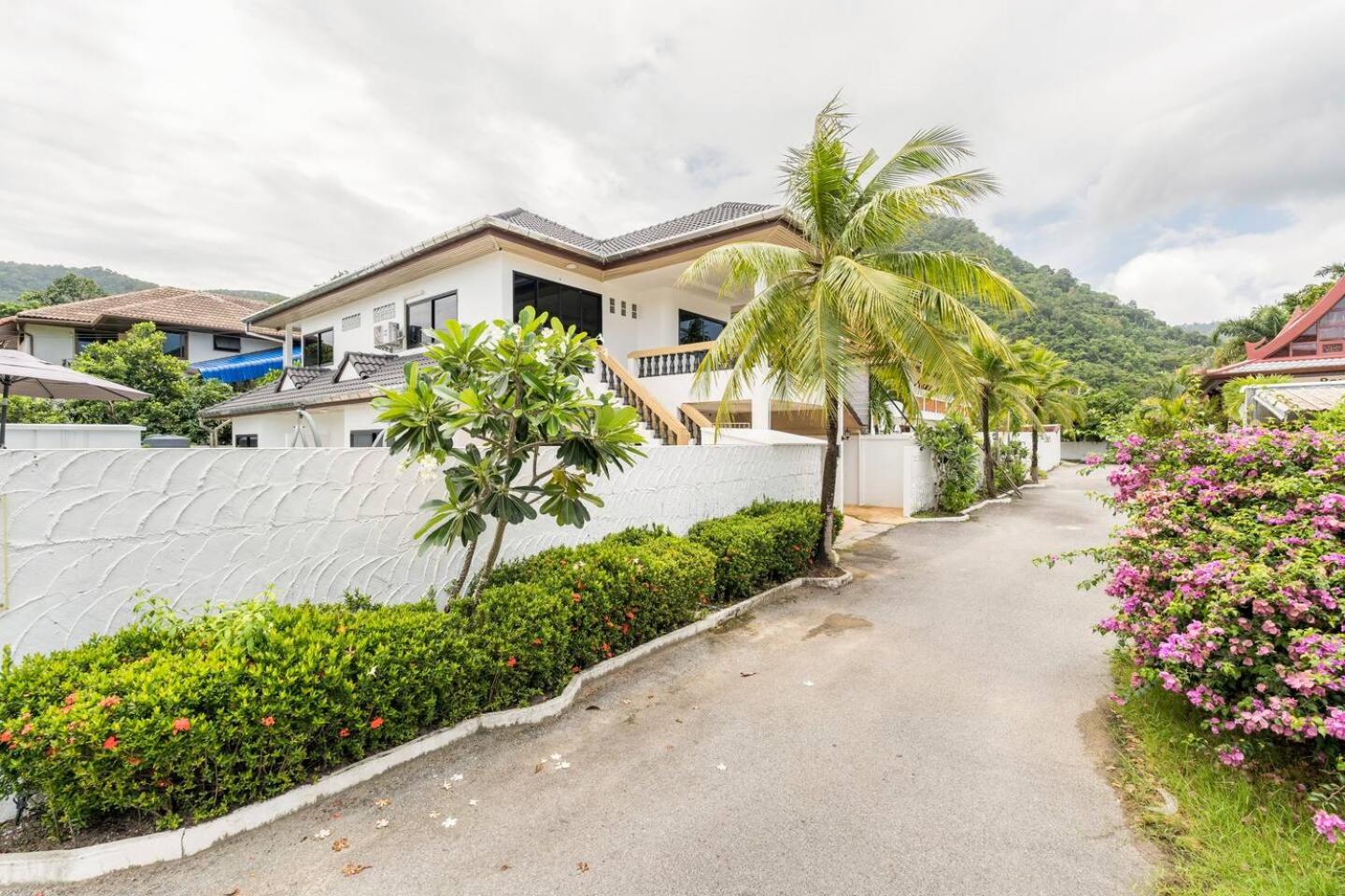 Chonlada Holiday Home - 2 BR Pool Access Bungalow - Kamala Beach