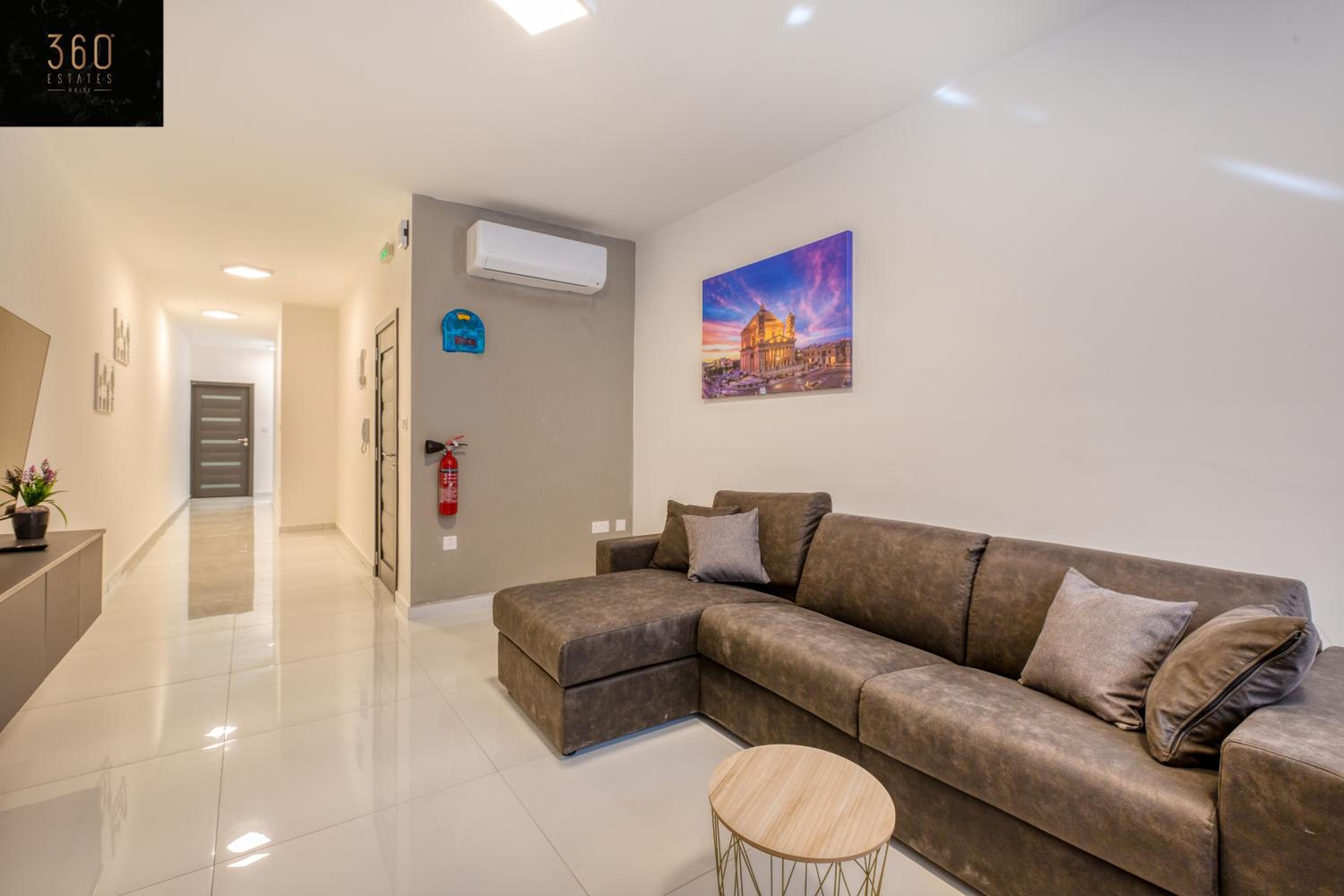 Beautiful, 2BR penthouse with private outdoor area by 360 Estates photo 3