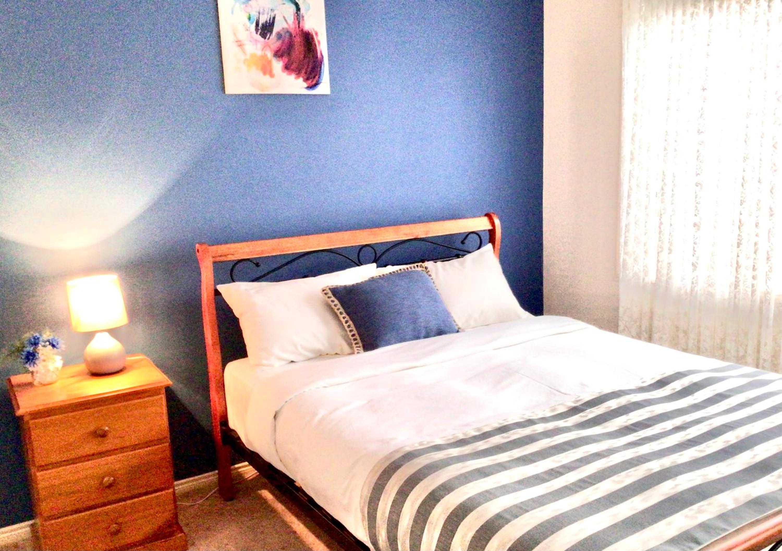 Roxy - A Spacious Cosy Getaway - Near Mel Airport