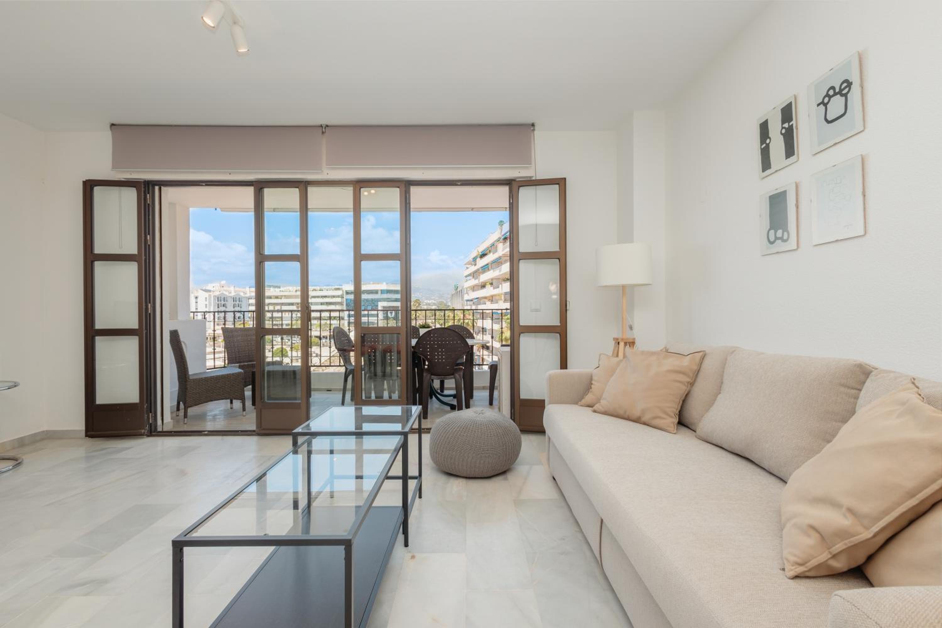 Vacation apartment with private parking in Puerto Banús view 4