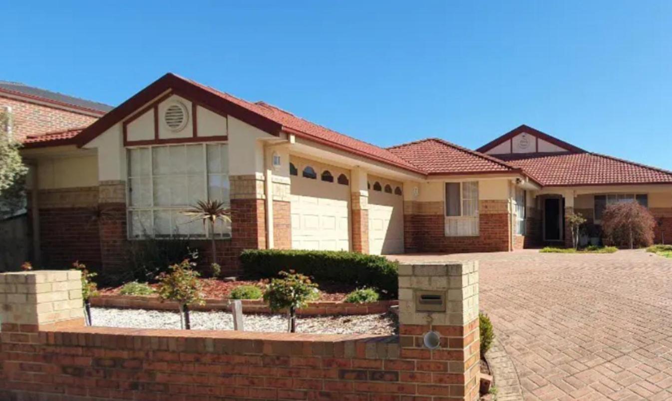 Roxy - A Spacious Cosy Getaway - Near Mel Airport