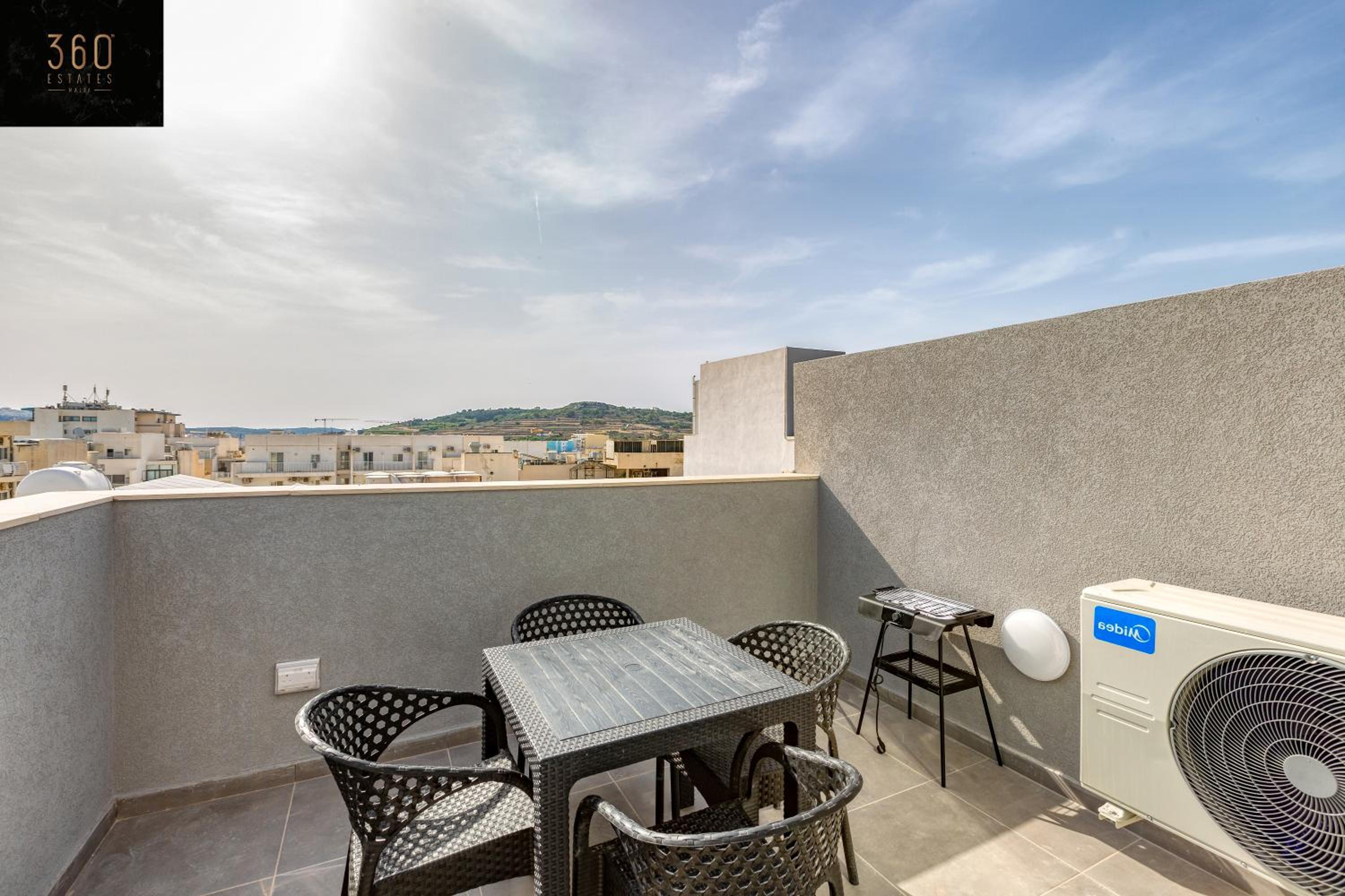 A sunny 2BR Pent with comfy, fully equipped living by 360 Estates photo 4