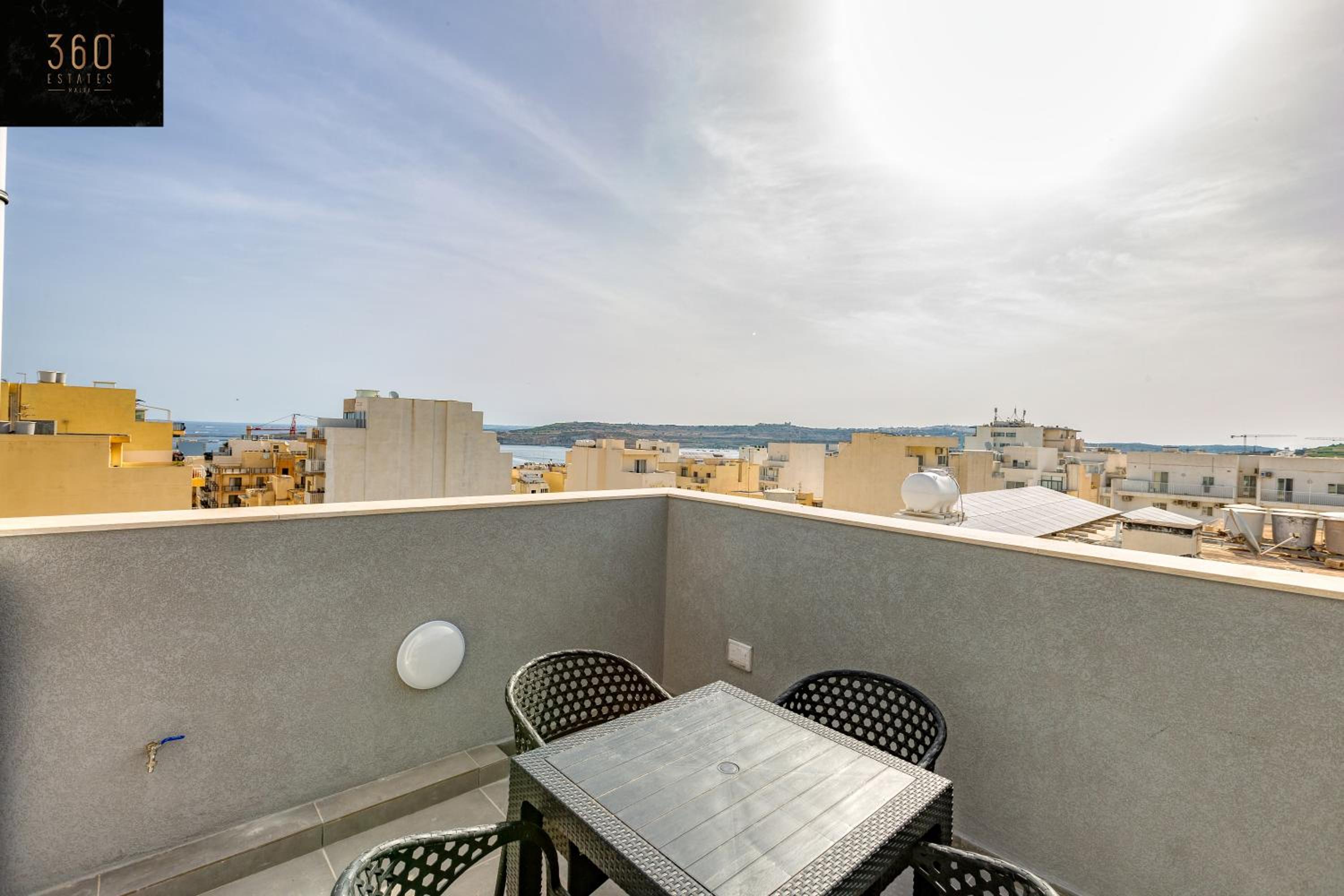 A sunny 2BR Pent with comfy, fully equipped living by 360 Estates photo 3