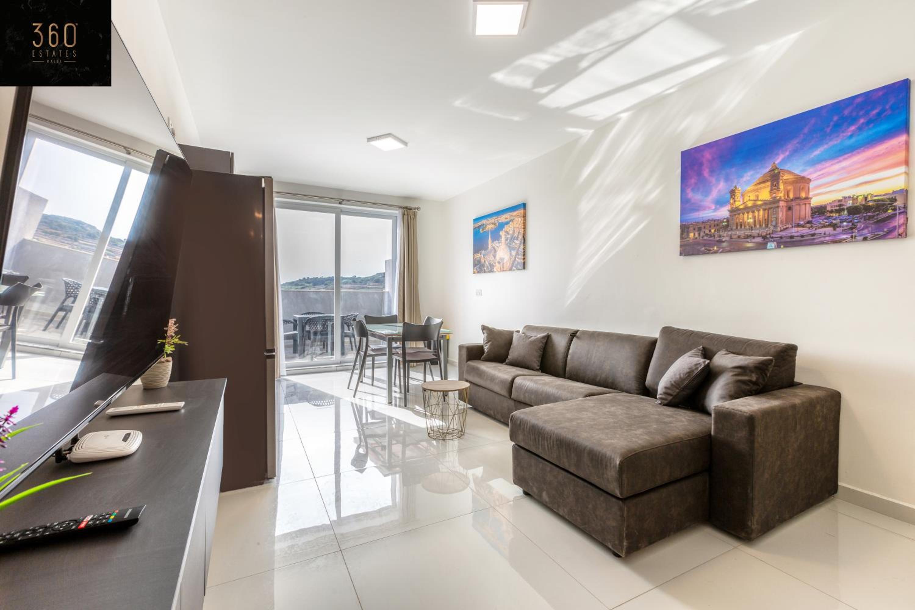A sunny 2BR Pent with comfy, fully equipped living by 360 Estates photo 1