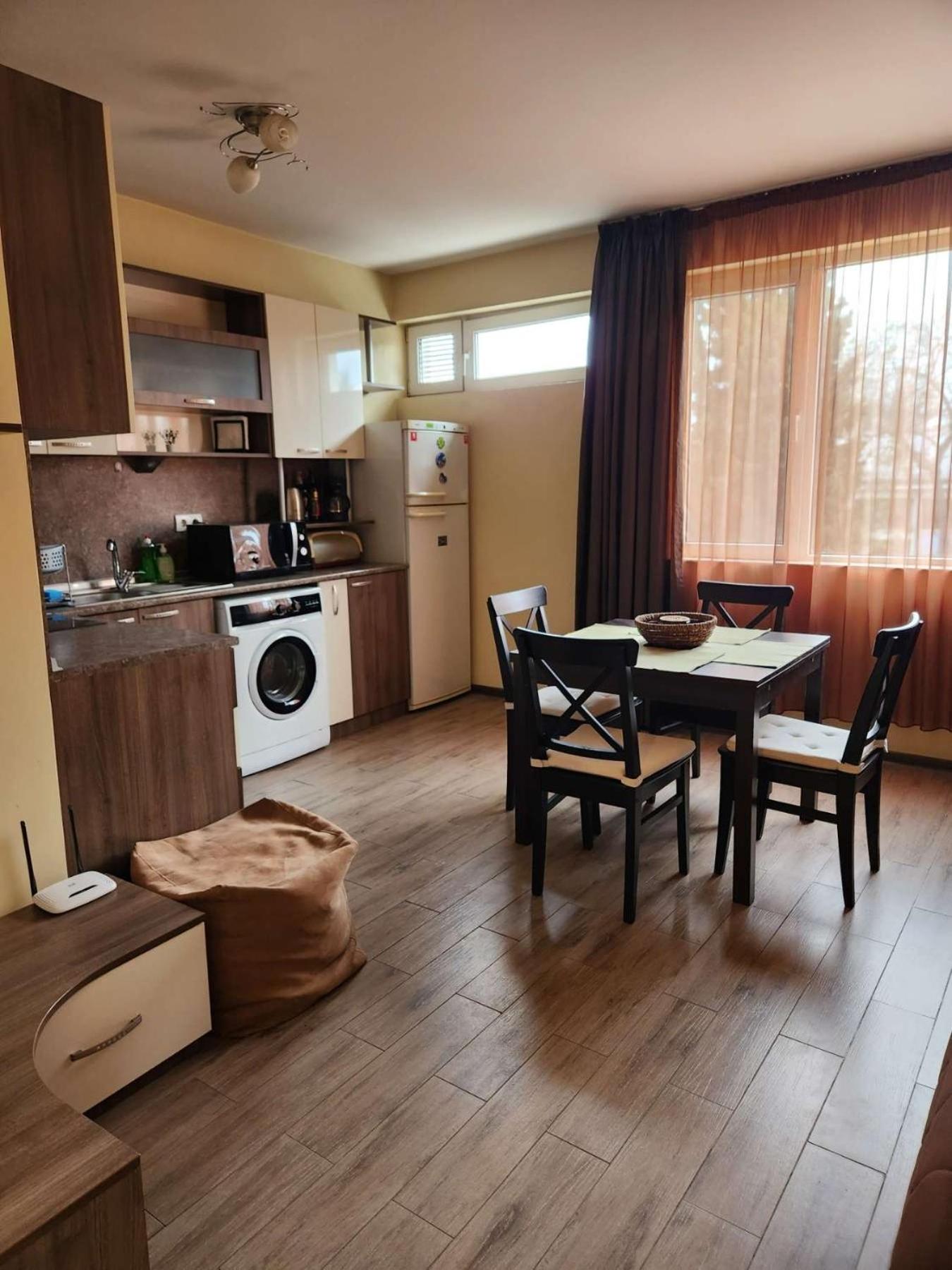 Happy Place Apartment